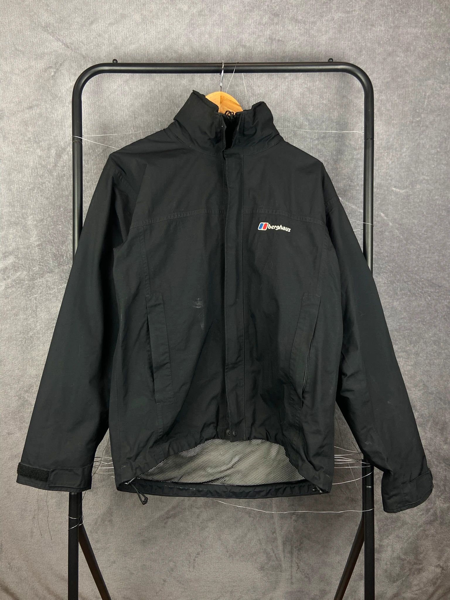Berghaus Berghaus Black Lightweight Outdoor Windbreaker Jacket Size US S / EU 44-46 / 1 - 1 Thumbnail