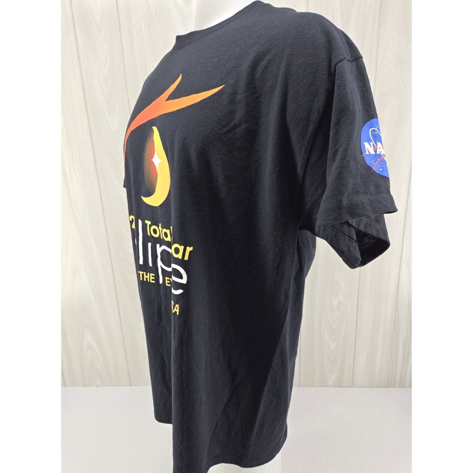Gildan NASA 2024 Total Solar Eclipse Totality 04.08.24 T-Shirt L Black Cotton Jersey NASA Logo Graphic Print Regular Men Short Sleeve Round Neck Size US L / EU 52-54 / 3 - 4 Thumbnail