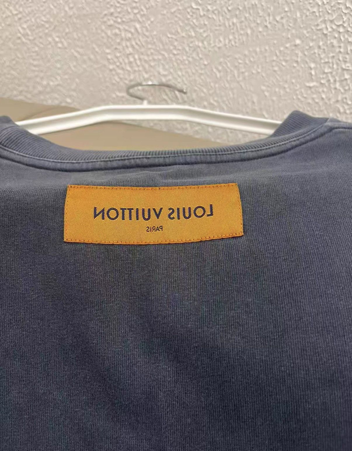 Louis Vuitton Louis Vuitton instruction logo short-sleeve T-shirt J38 Size US L / EU 52-54 / 3 - 3 Thumbnail
