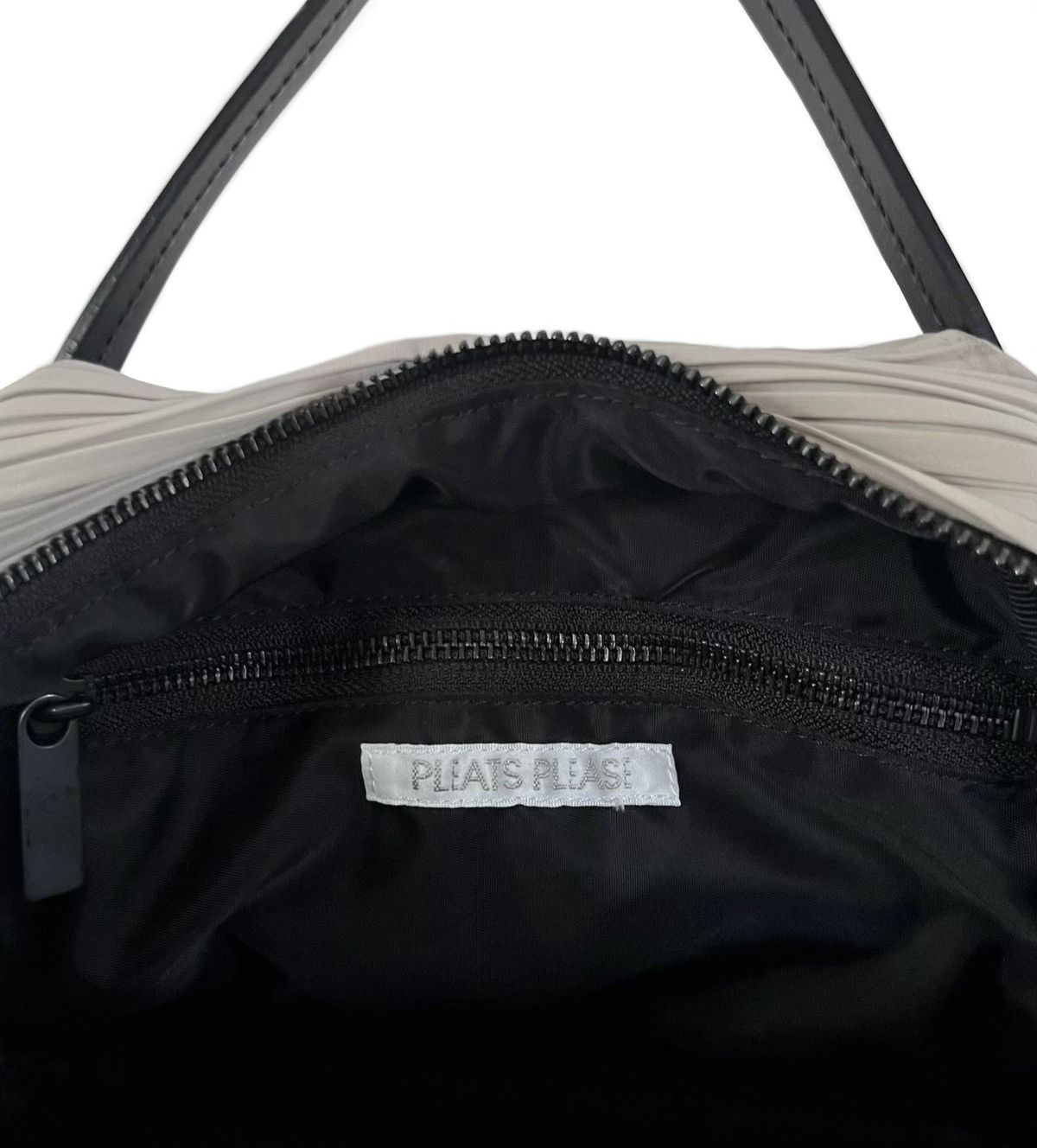 Pleats Please Issey Miyake Pleats Please by Issey Miyake Grey Pleated Bag Size ONE SIZE - 2 Thumbnail