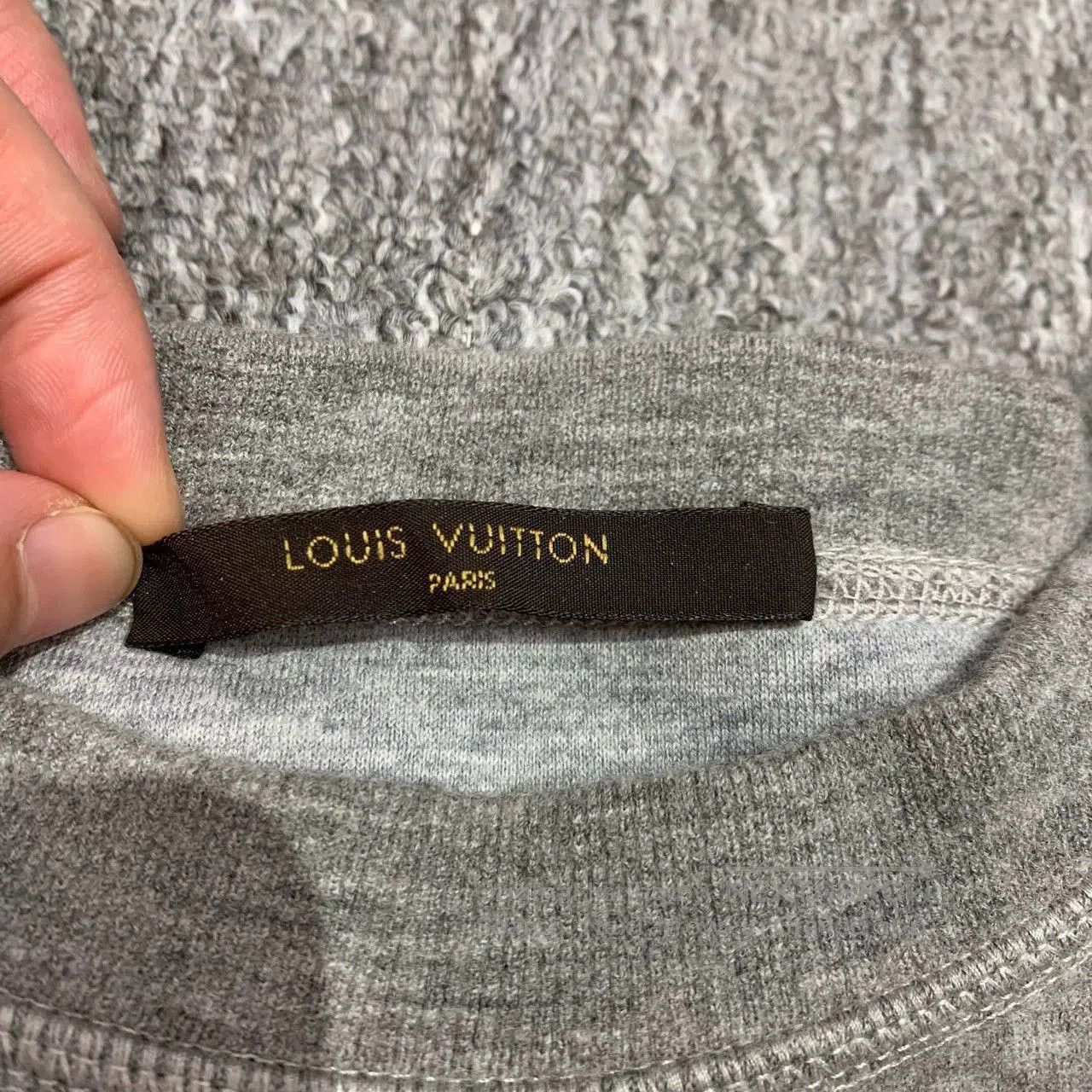 Louis Vuitton louis vuitton gray logo sweatshirt size small. Size US S / EU 44-46 / 1 - 4 Thumbnail