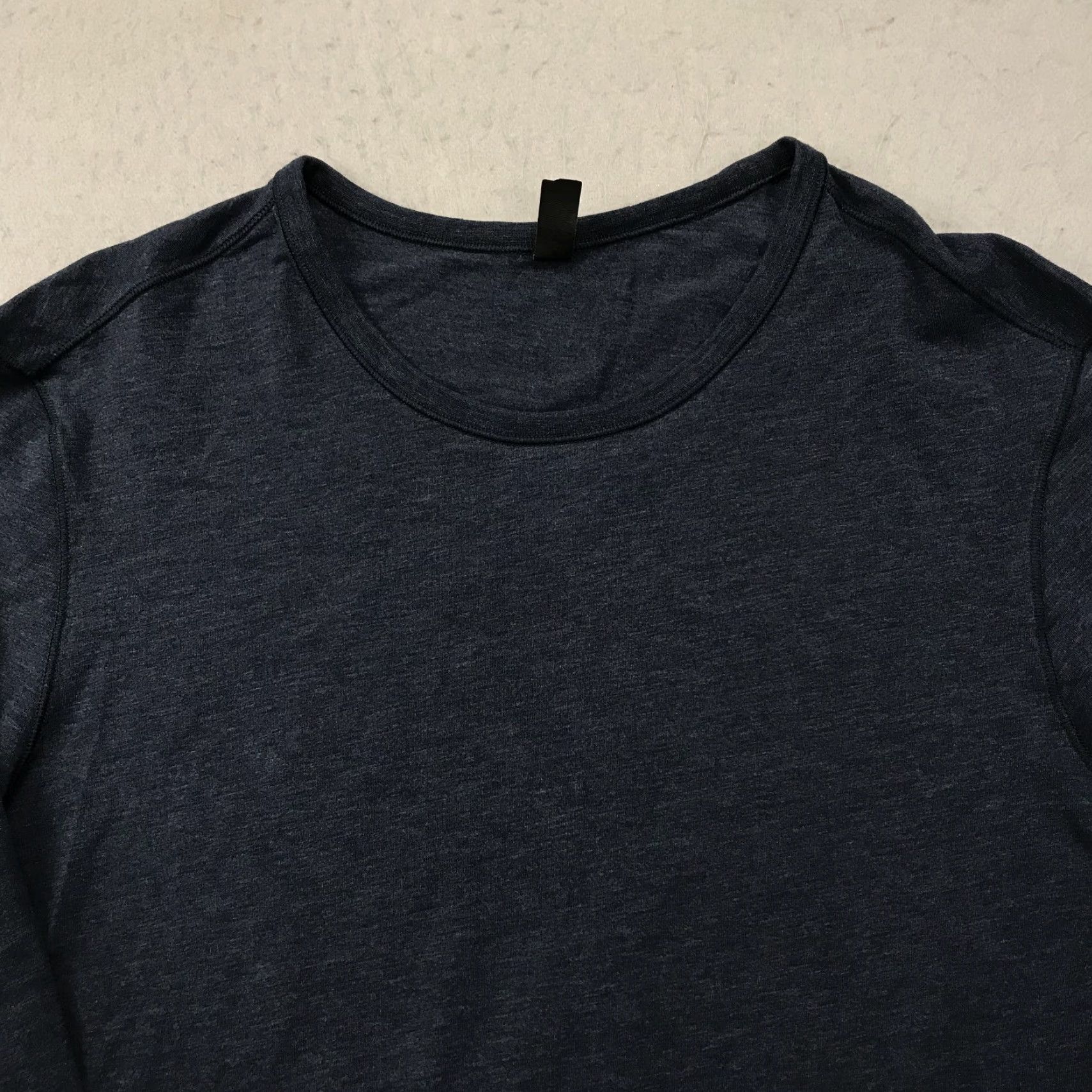 Lululemon Lululemon Shirt Mens Large Dark Blue Long Sleeve Pima Cotton Blend Gym Lifting Size US L / EU 52-54 / 3 - 2 Thumbnail