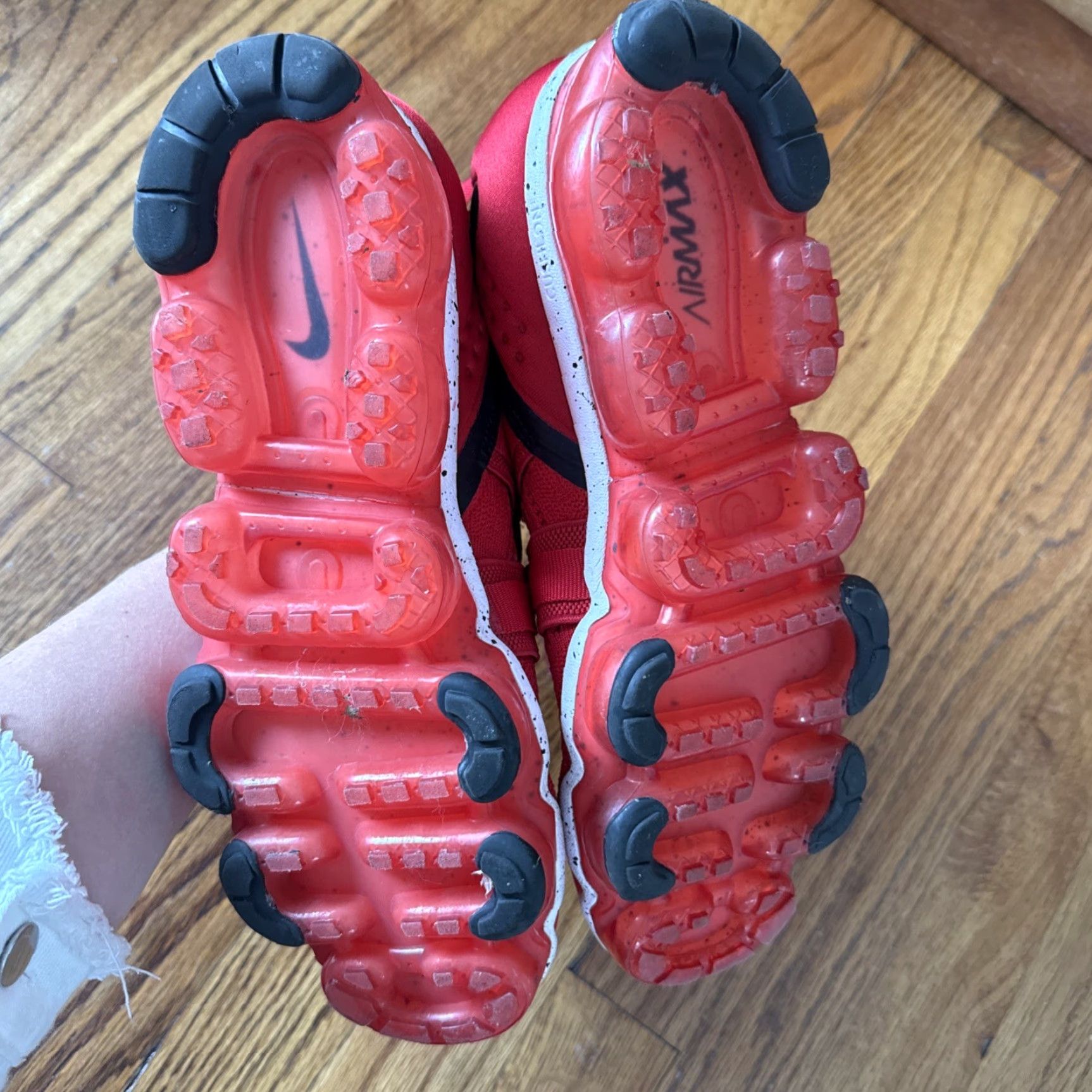 VINTAGE Rare Nike AIR VAPORMAX UTILITY red Size 8,5 Men  display picture 2