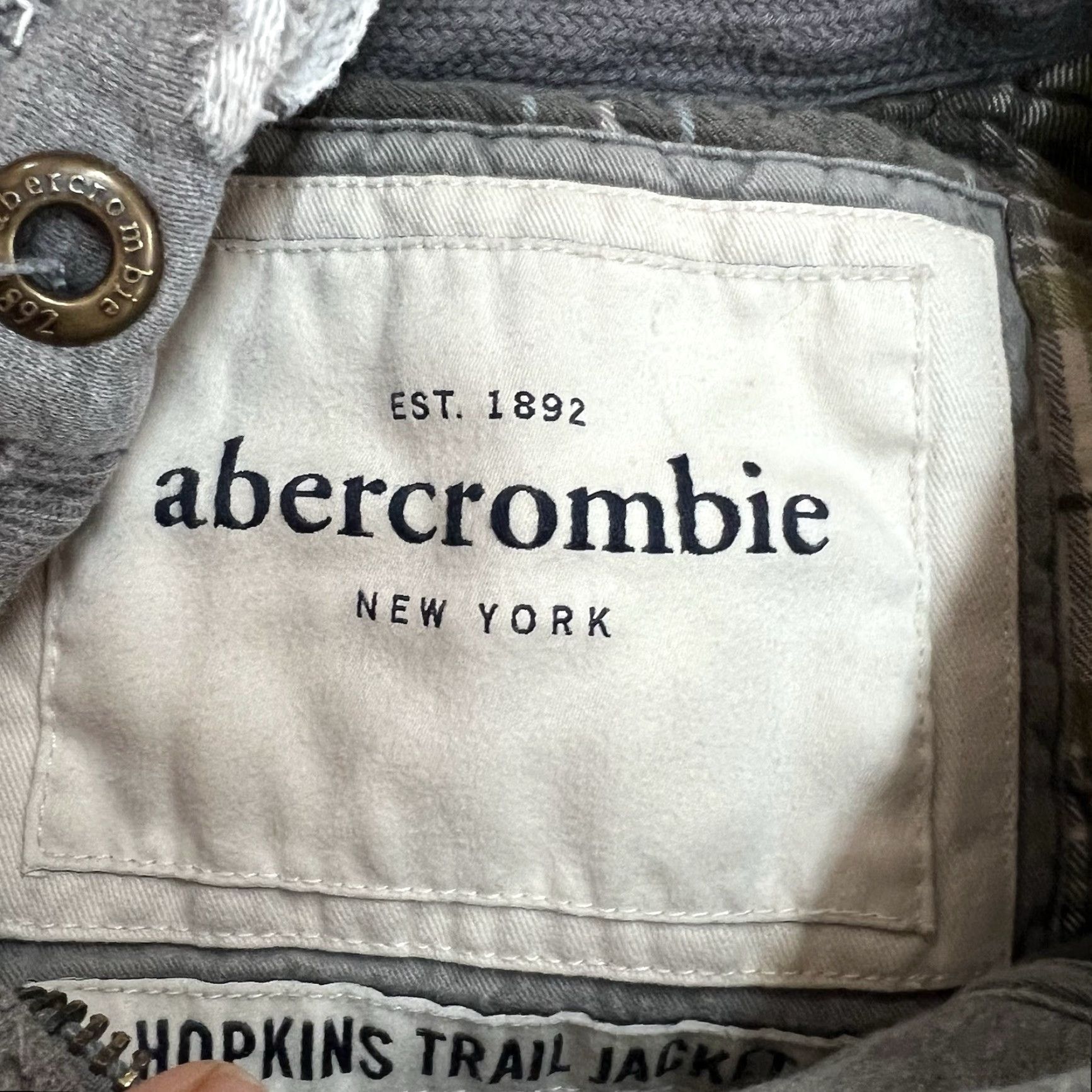 Abercrombie & Fitch Abercrombie & Fitch Hopkins Trail Jacket Women’s Jr Size S Gray Distressed Bomber Jacket Short Sleeve Hooded Zip Logo Size S / US 4 / IT 40 - 6 Thumbnail