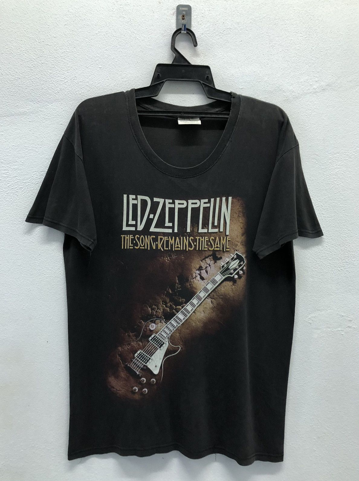 Led Zeppelin Rock Band Led Zeppelin The Song Remains The Same Shirt Size US XL / EU 56 / 4 - 1 Thumbnail