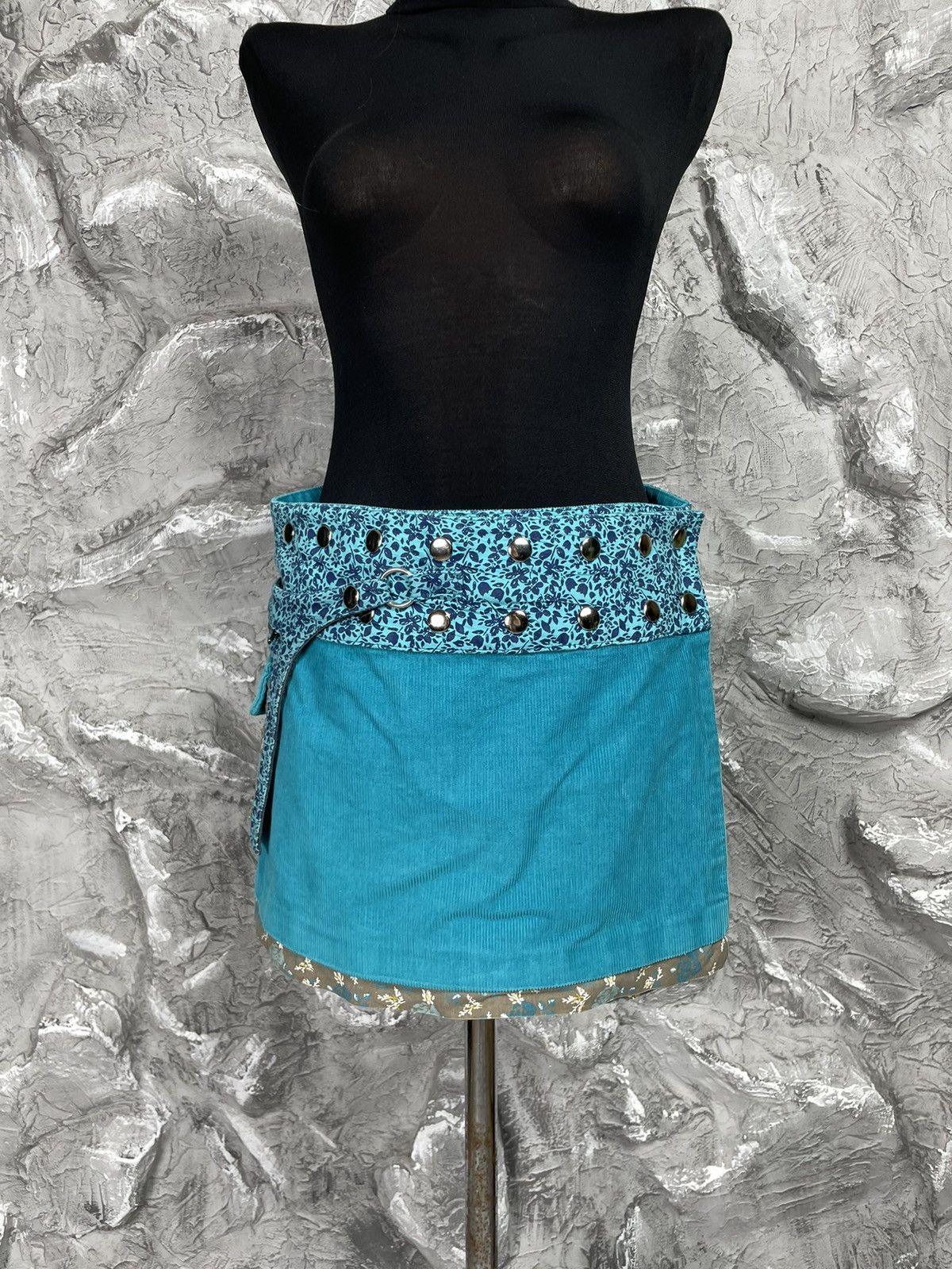 Japanese Brand 2000s Y2K Rivets Reversible Wrap Mini Skirt With Pocket Size 27" / US 4 / IT 40 - 9 Thumbnail