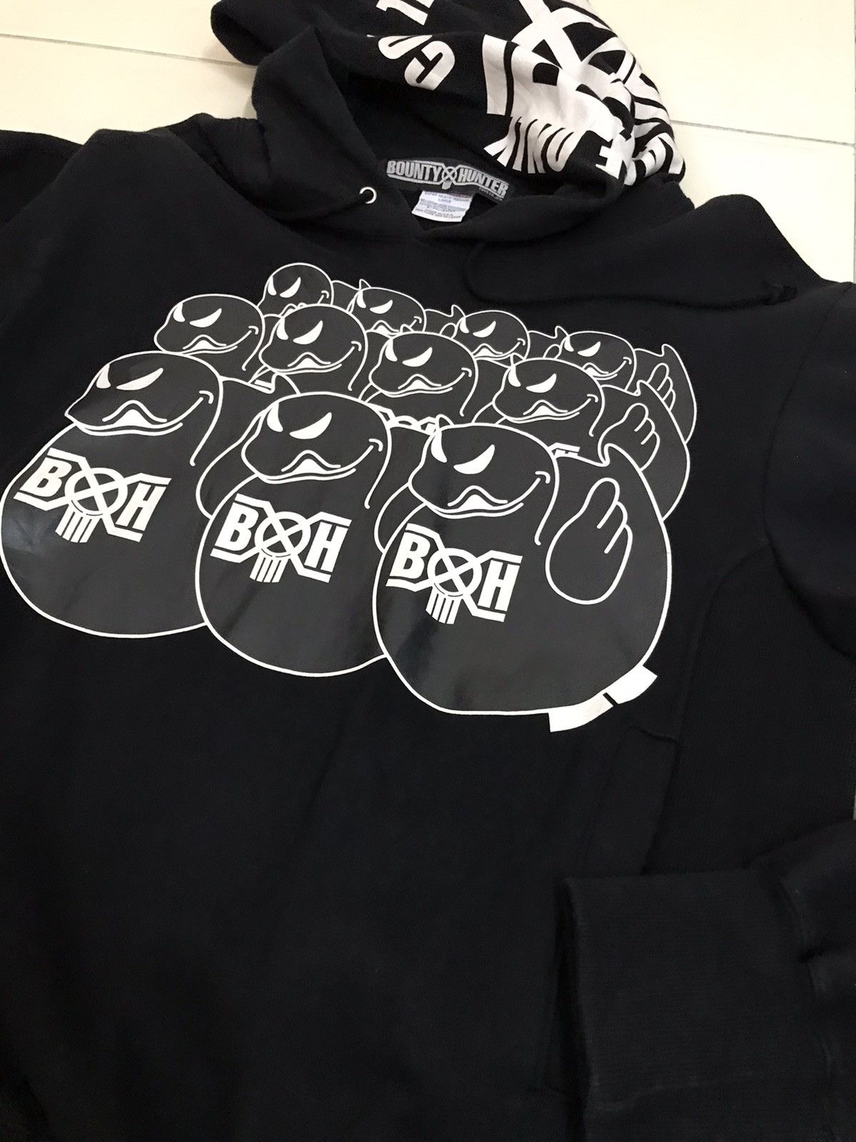 Vintage Bounty Hunter Hoodie Sweatshirt Black Dragon