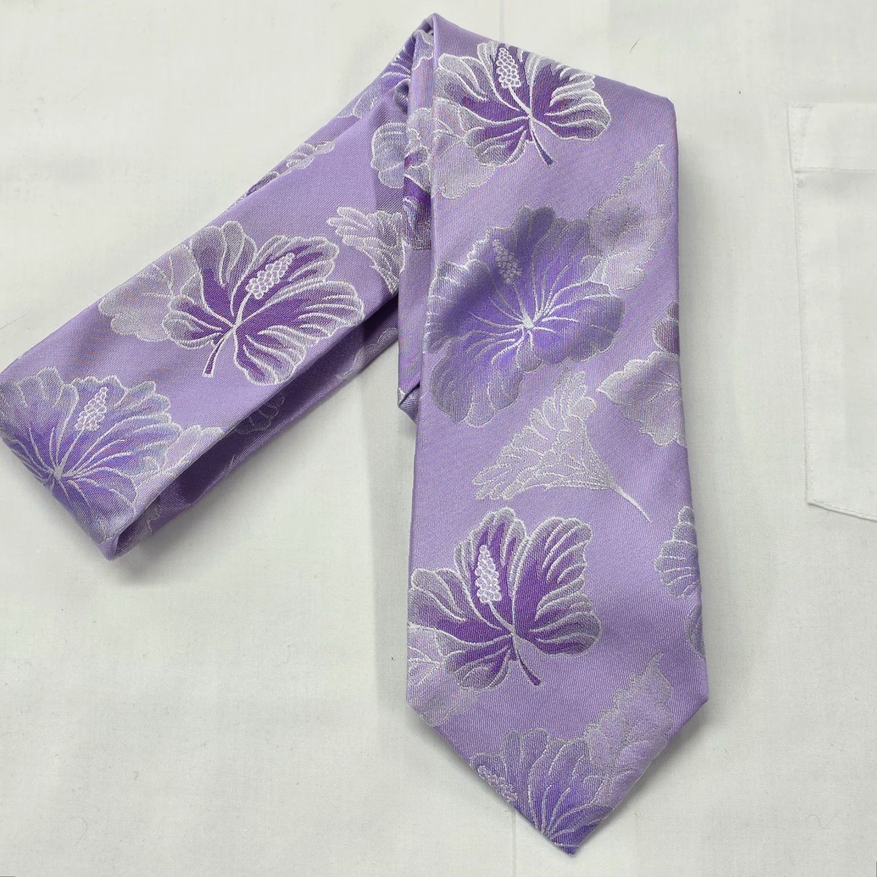 Vintage Paul Fredrick Necktie Men’s Purple 100% Silk Floral Tie Lilac Lavender Tropical Size ONE SIZE - 4 Thumbnail