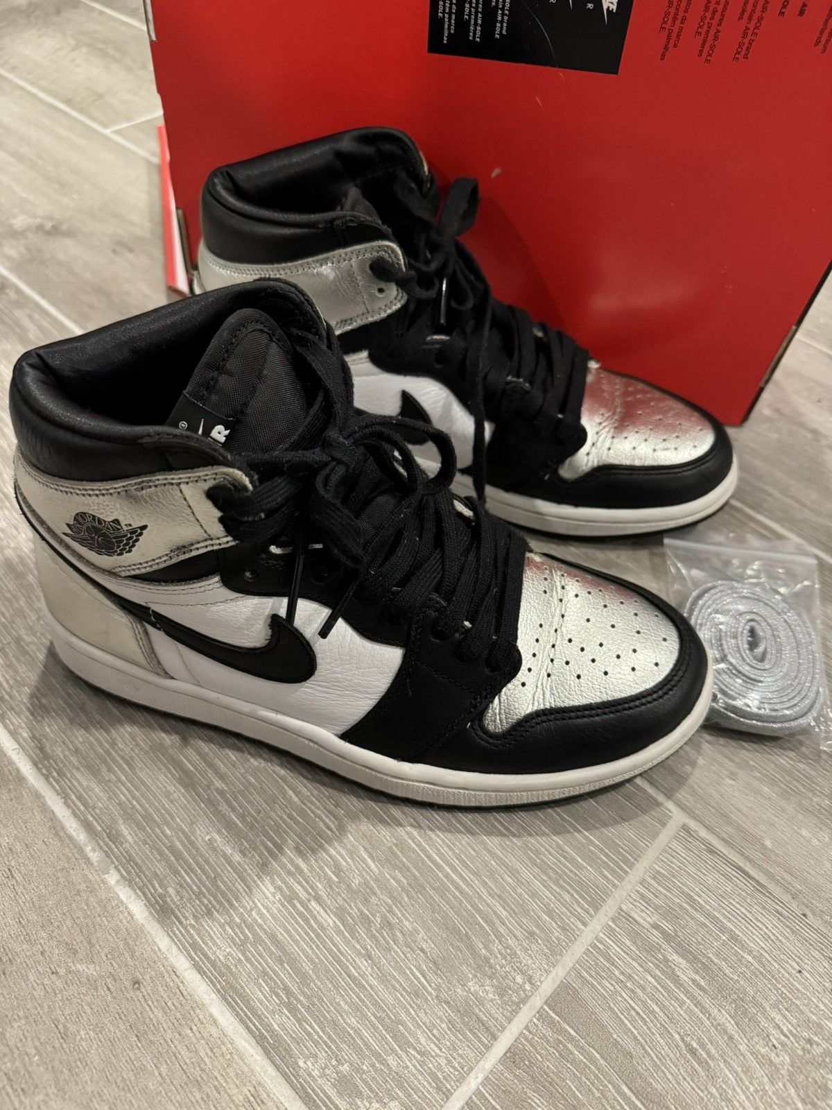 Nike Jordan 1 Retro High Silver Toe (Women's) Size US 6.5 / IT 36.5 - 2 Thumbnail