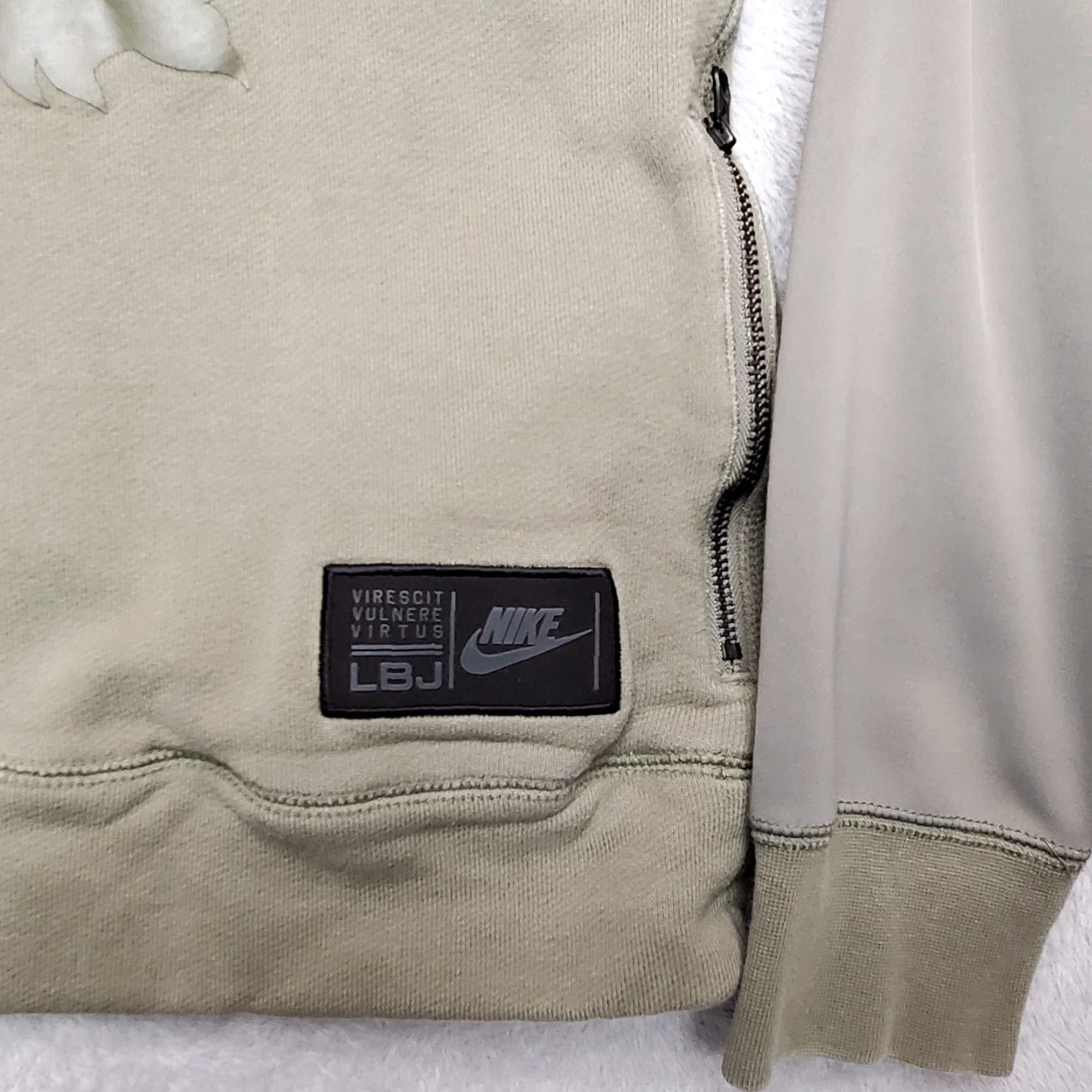 Nike Nike Crewneck Mens Small Olive Lebron James Pullover LBJ Lion Sweater Basketball Sweatshirt Long Sleeve Cotton Blend Sports 90s? Size S / US 4 / IT 40 - 3 Thumbnail