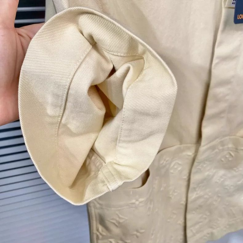 Louis Vuitton LOUIS VUITTON Embossed logo shirt 2504-Nextarrow Size US M / EU 48-50 / 2 - 3 Thumbnail
