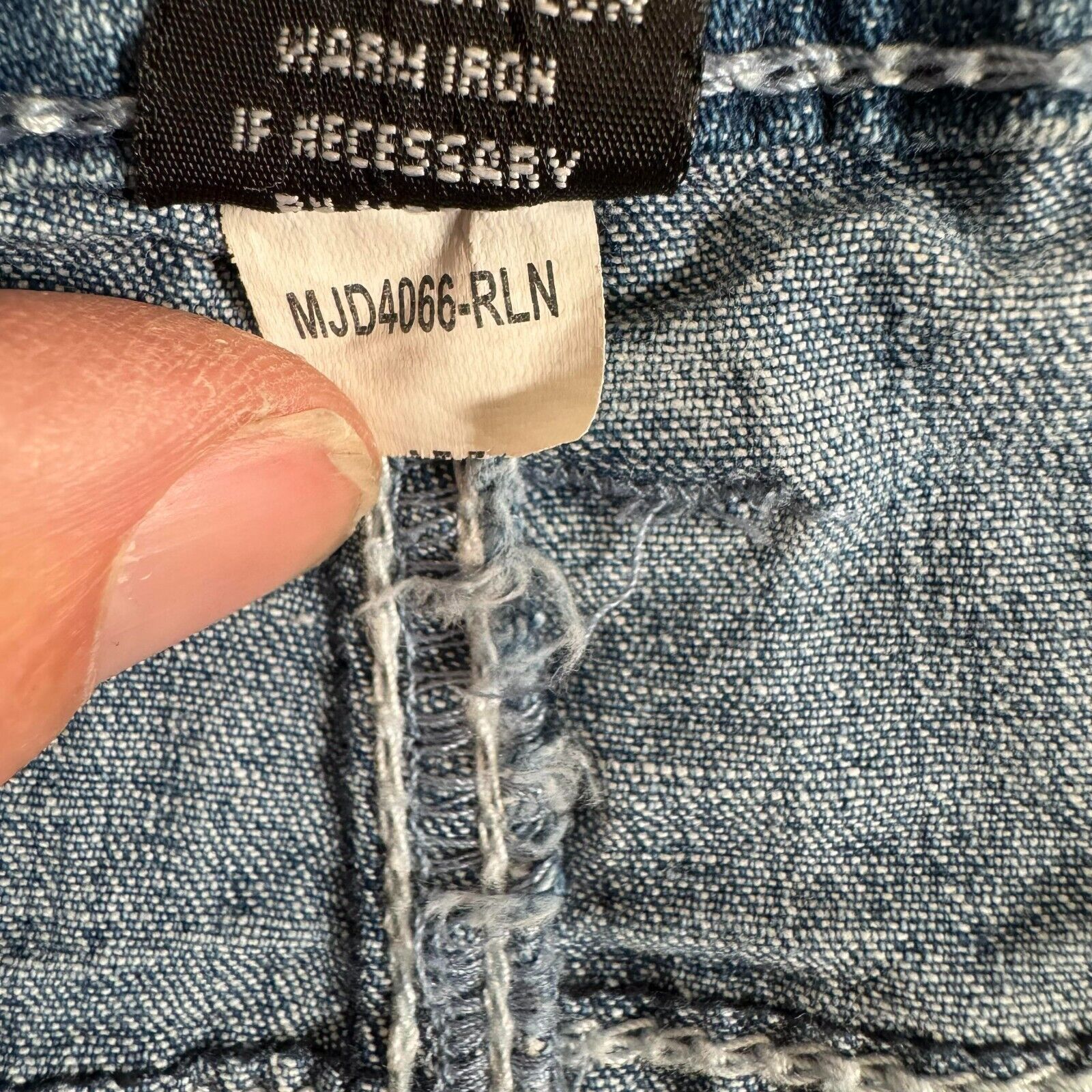 Other Y2K Capri Jeans Womens 8 Cuffed Distressed Grunge Ripped Size 30" / US 8 / IT 44 - 15 Thumbnail