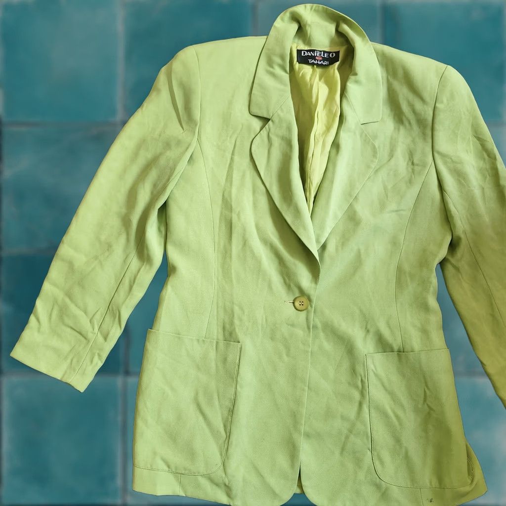Vintage Tahari Daniele O by Tahari Women's Blazer Green One Button Size 10 Dry Clean Only Stains Vintage No Regular Jacket Mens? Size L / US 10 / IT 46 - 1 Thumbnail