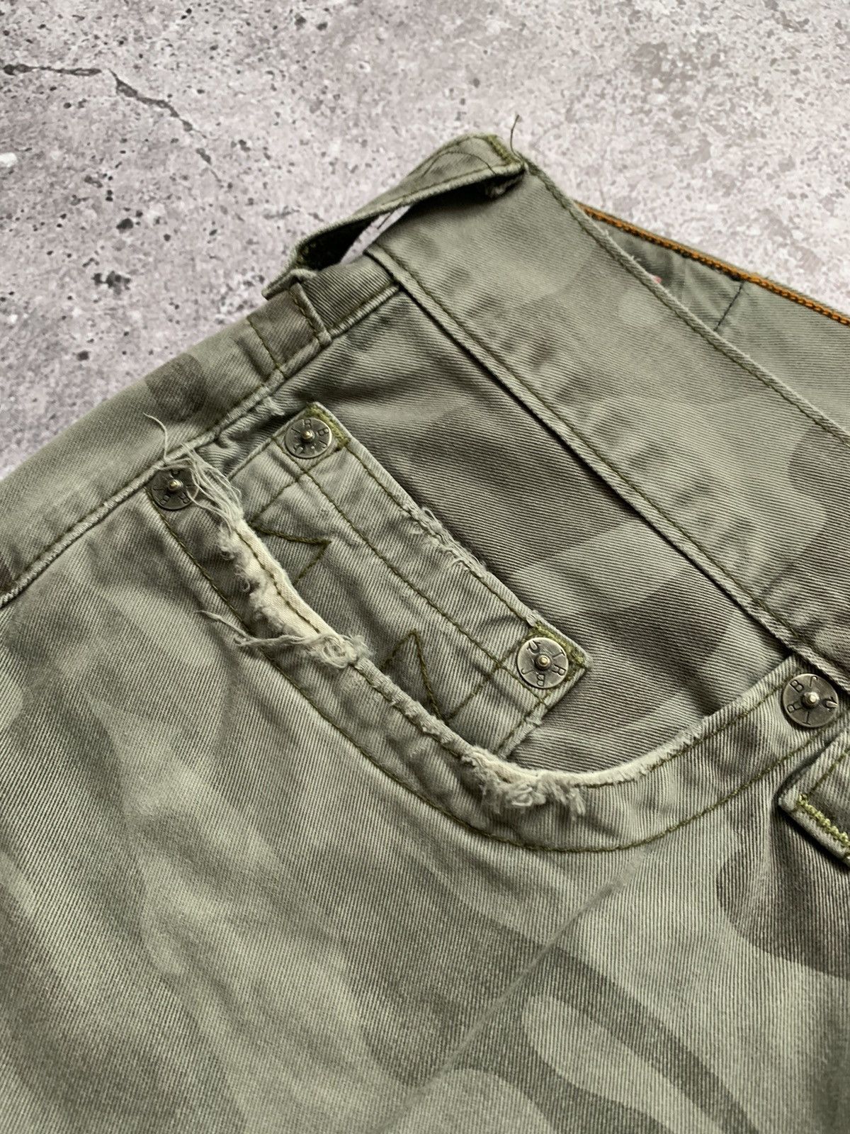 True Religion 🔥CRAZY TRUE RELIGION DISTRESSED CAMO PANTS Y2K Size US 36 / EU 52 - 10 Thumbnail
