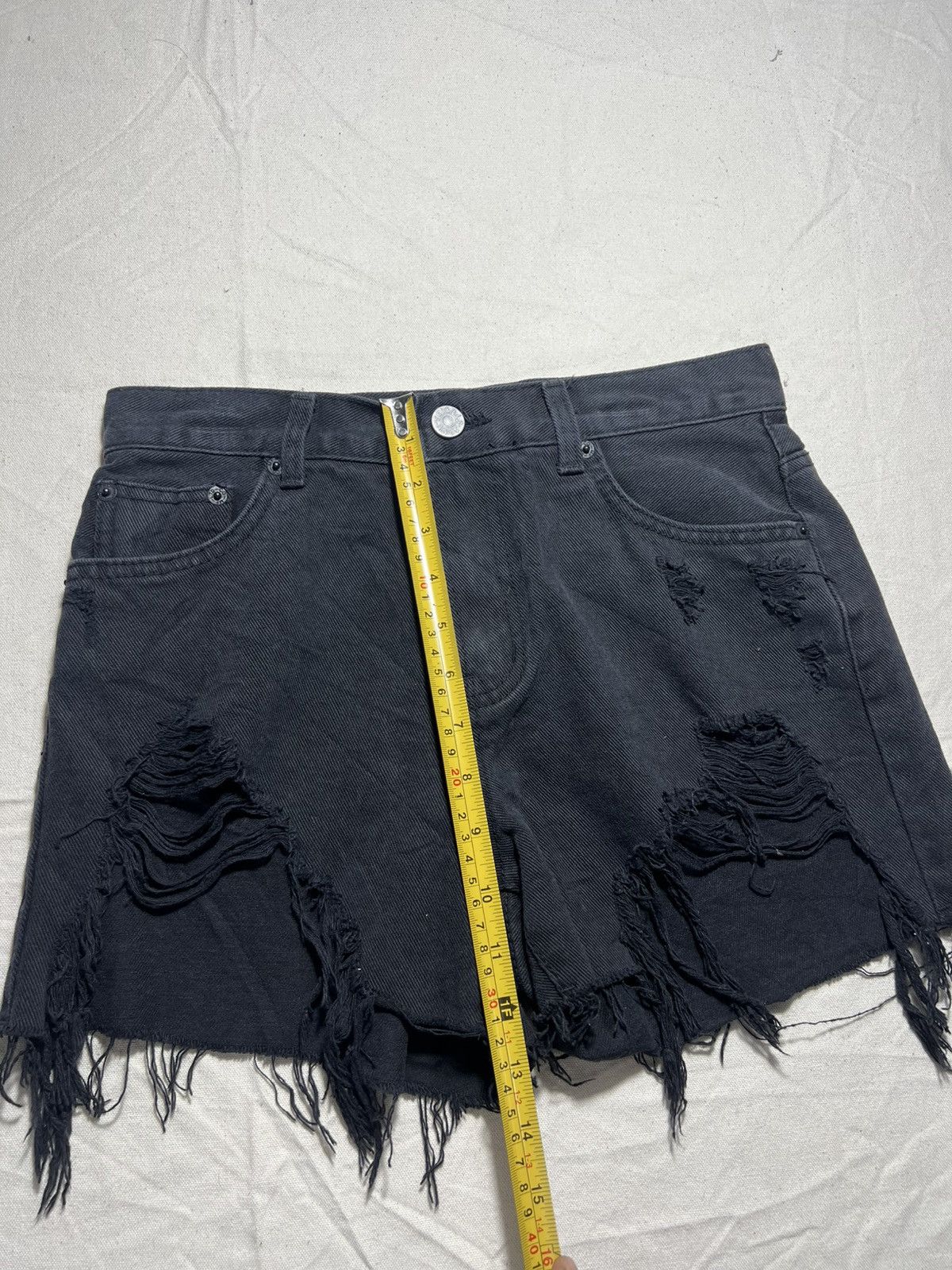 Acne Studios Acne Studios high-waisted distressed denim shorts Size 27" / US 4 / IT 40 - 4 Thumbnail