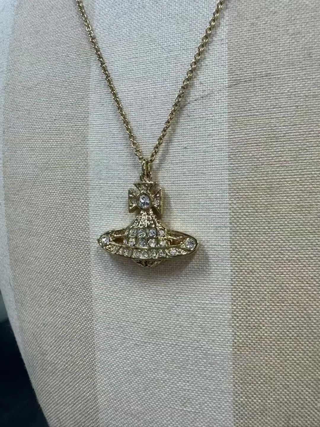 Vivienne Westwood Vivienne Westwood Gold Saturn Necklace. Size ONE SIZE - 2 Thumbnail
