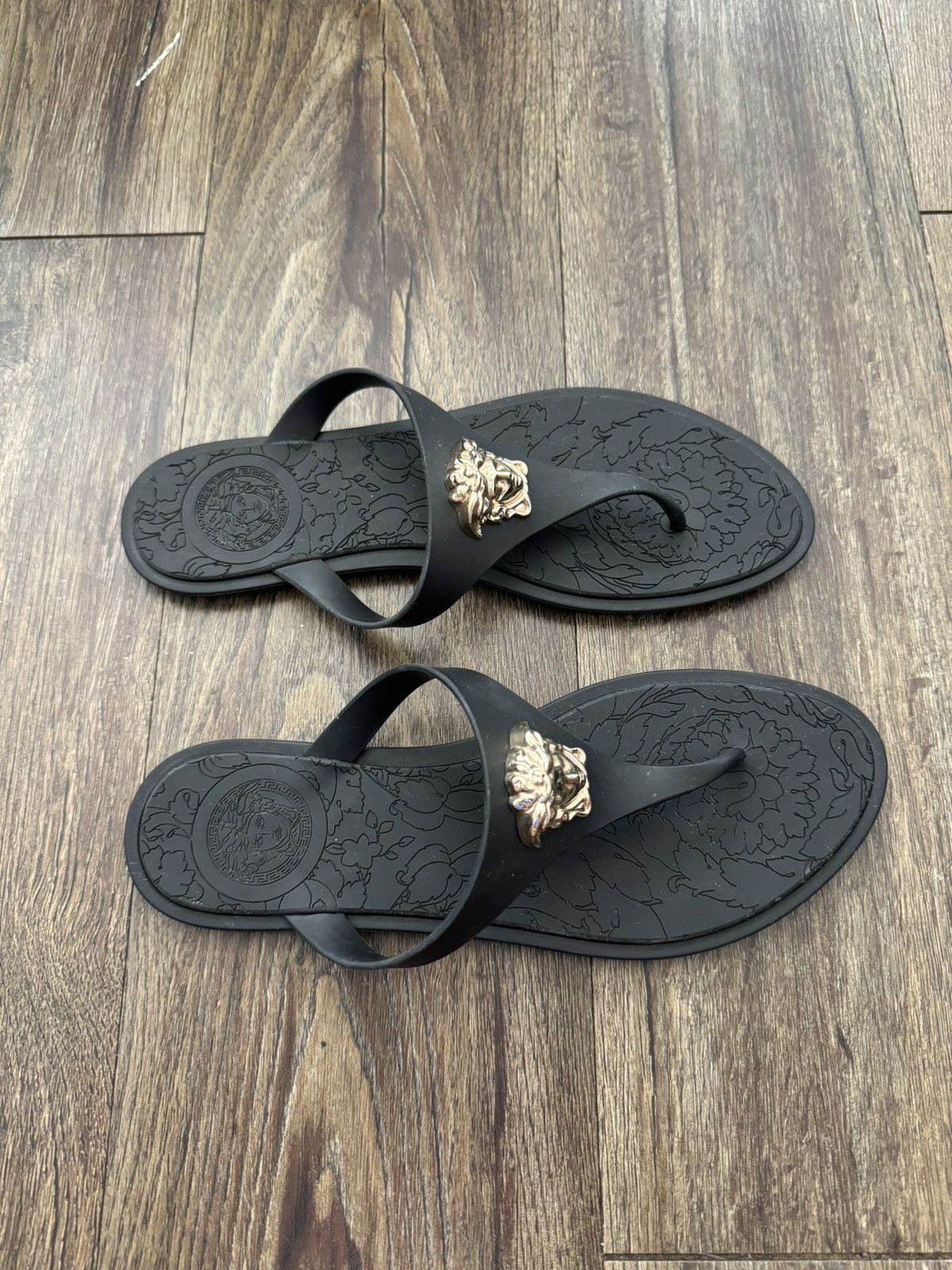 Versace Versace La Medusa Thong Slides Size US 7 / IT 37 - 9 Thumbnail