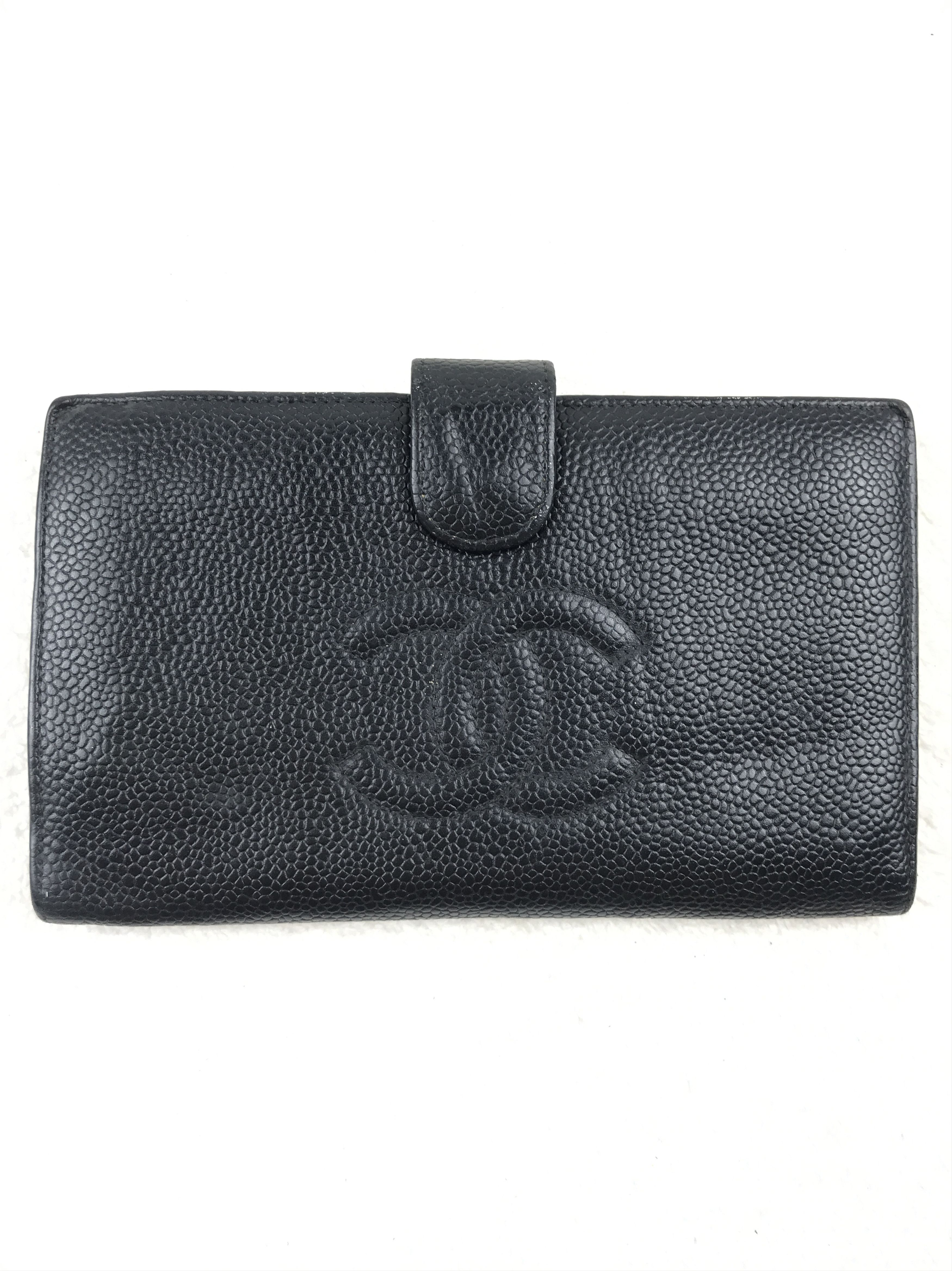 Chanel × Vintage Vintage Chanel Black Caviar CC Logo Bifold Wallet Size ONE SIZE - 1 Thumbnail