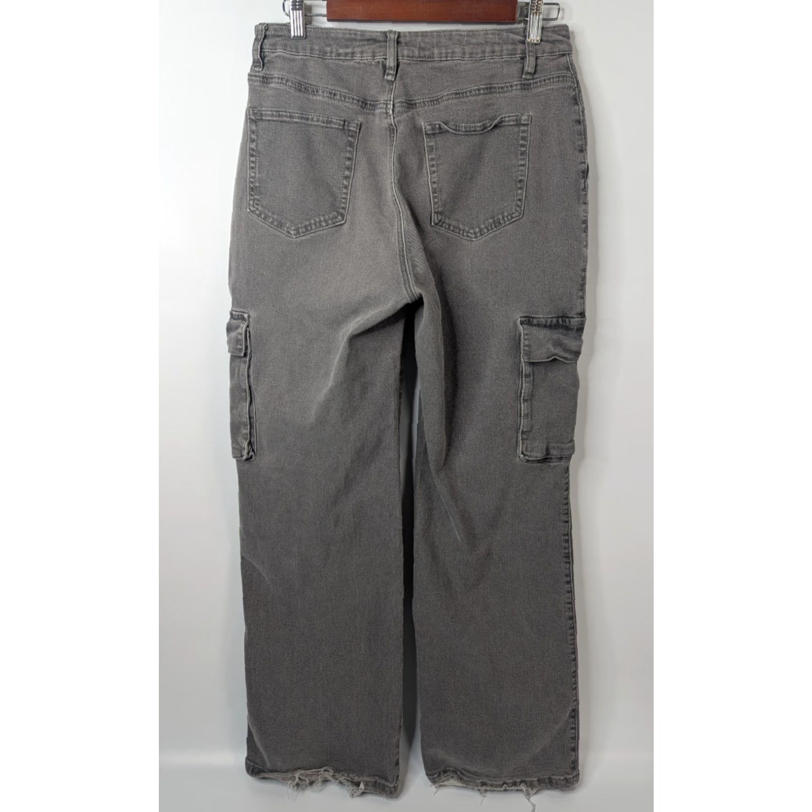 Hot Topic Hot Topic Jeans Gray Star Print Cargo Baggy Distressed Punk Goth Emo Shirt or Jeans? Size 32" / US 10 / IT 46 - 6 Thumbnail