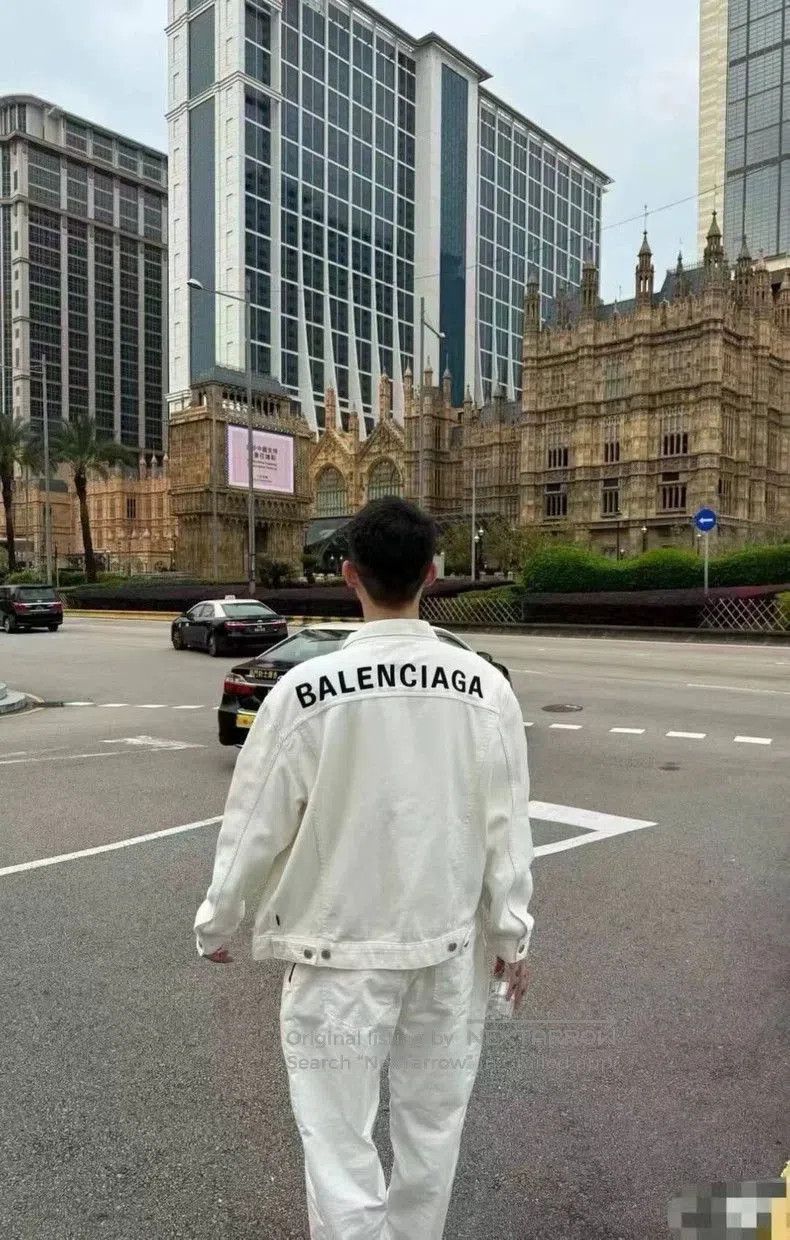 Balenciaga Balenciaga Back Logo Denim Jacket. Size US XL / EU 56 / 4 - 9 Thumbnail