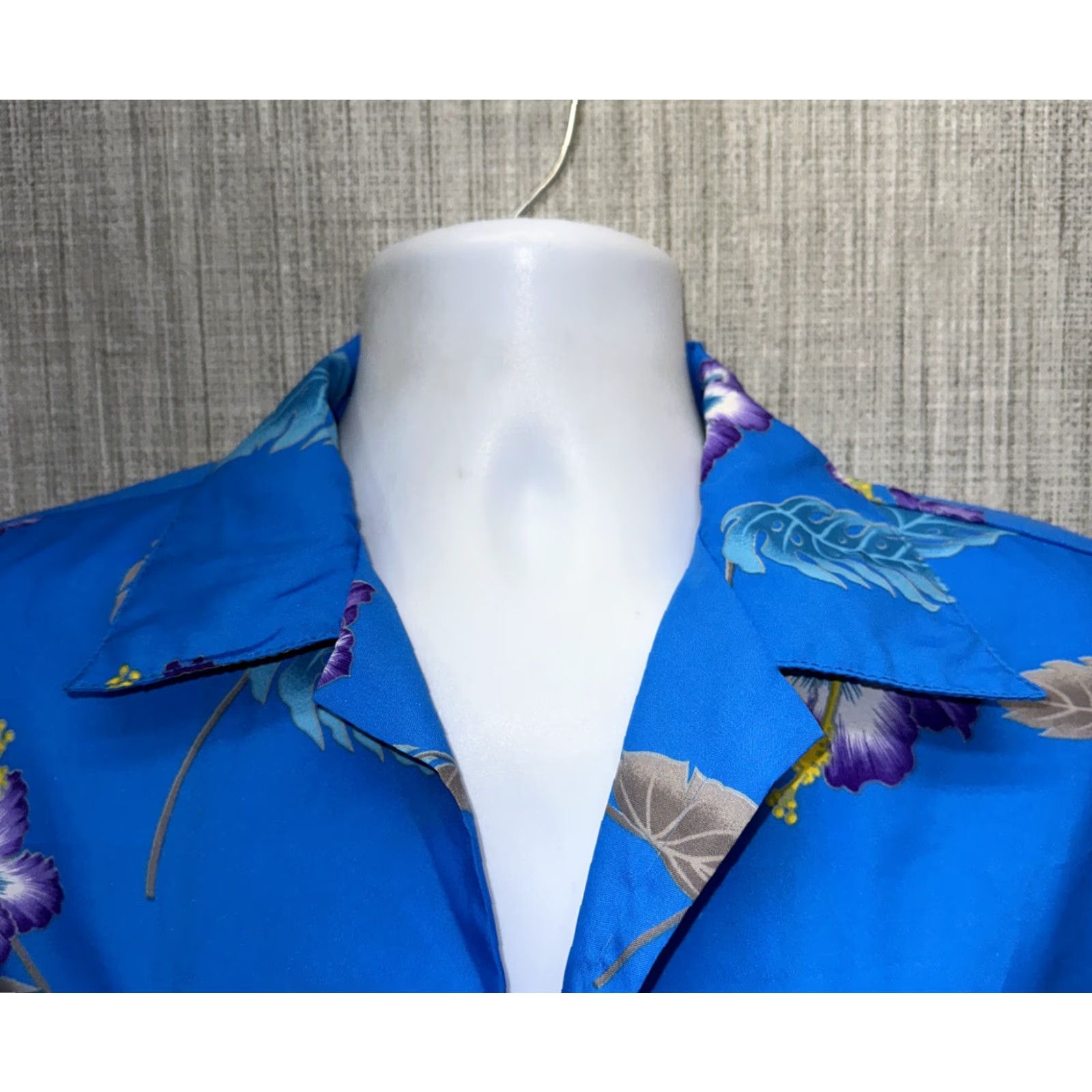 Vintage Maui-Nui Shirt Hawaiian Floral Blue/Purple Regular L Mens Button-Up Collared Short Sleeve Polyester USA Made Size US L / EU 52-54 / 3 - 3 Thumbnail