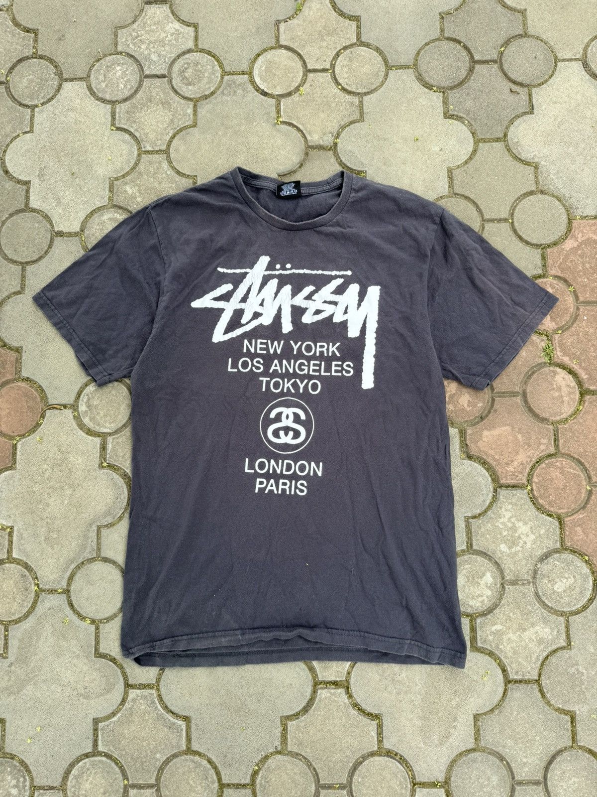 Stussy Vintage Stussy Worldwide Big Logo Faded Tee Shirt Size US M / EU 48-50 / 2 - 2 Thumbnail