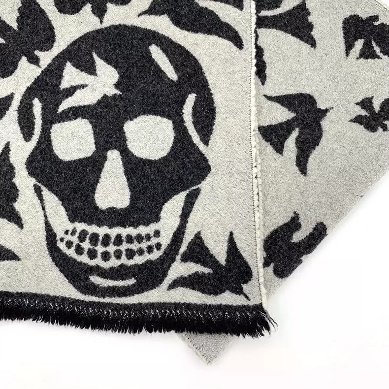 Alexander McQueen Alexander Mcqueen Gray skull swallow inlaid wool scarf Size ONE SIZE - 5 Thumbnail