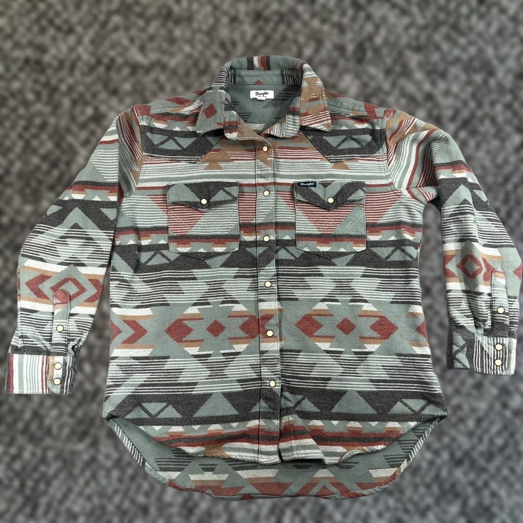 Wrangler Wrangler Retro Shirt Women’s Size Medium Aztec Print Jacquard Pearl Snap Flannel Size M / US 6-8 / IT 42-44 - 1 Thumbnail