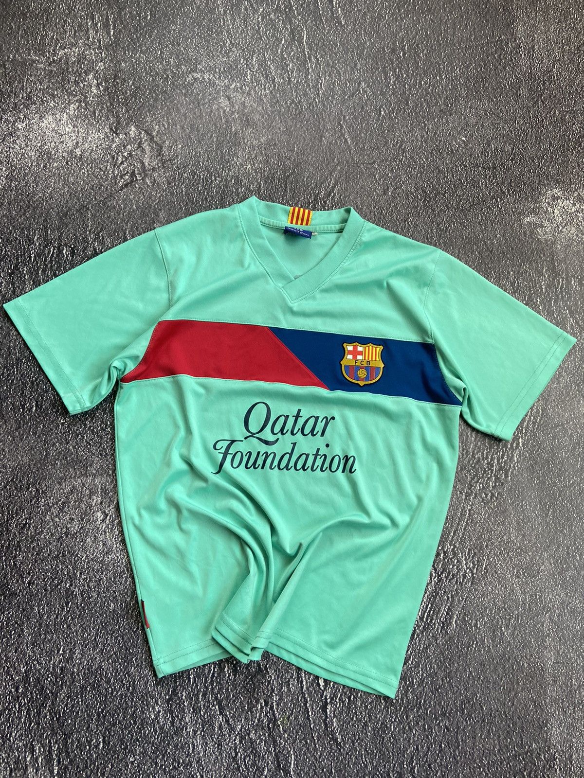 Vintage Vintage Barcelona Messi 10 jersey Size US S / EU 44-46 / 1 - 8 Thumbnail