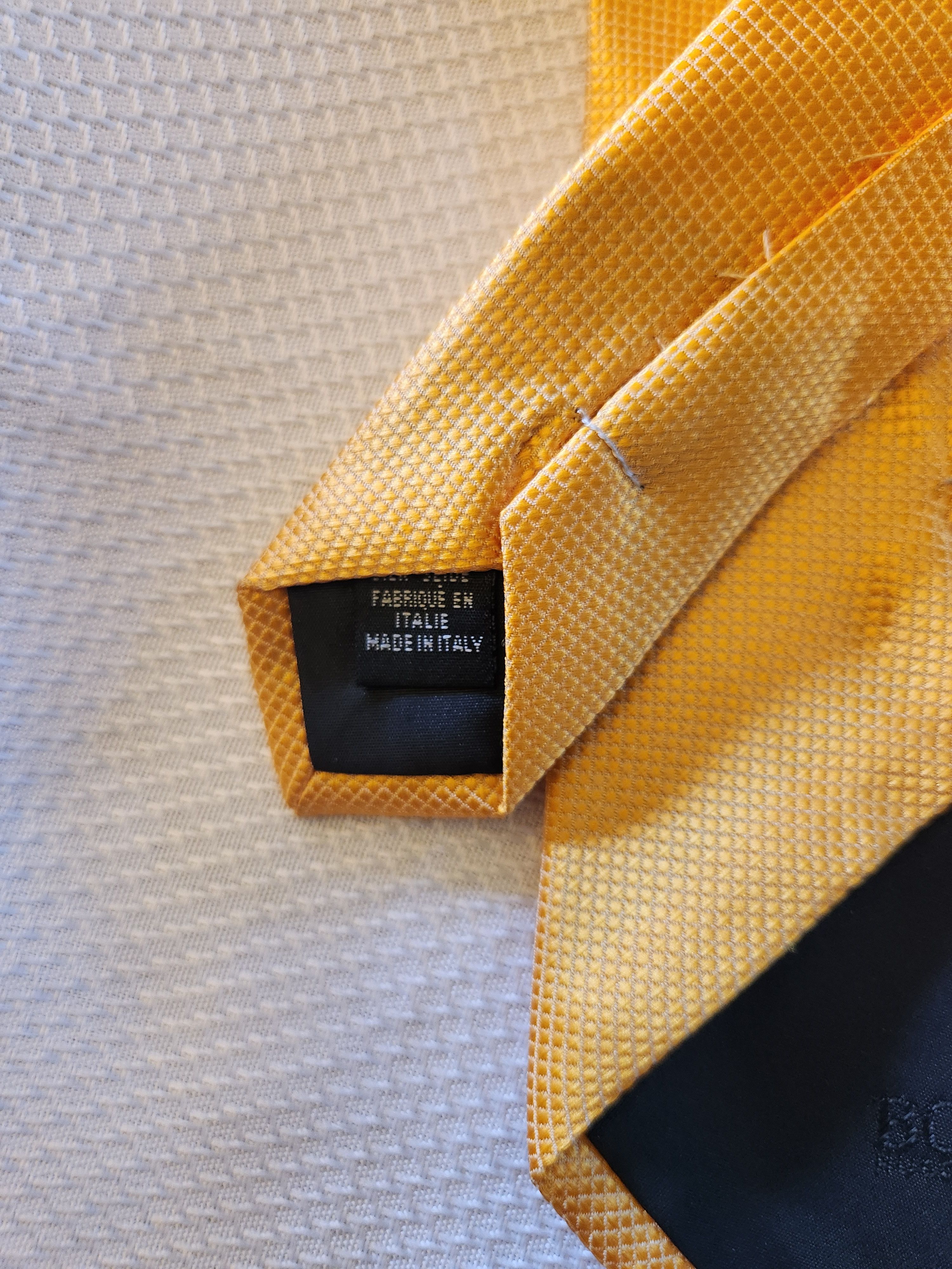 Hugo Boss Gold 100% Silk Necktie. Size ONE SIZE - 3 Thumbnail