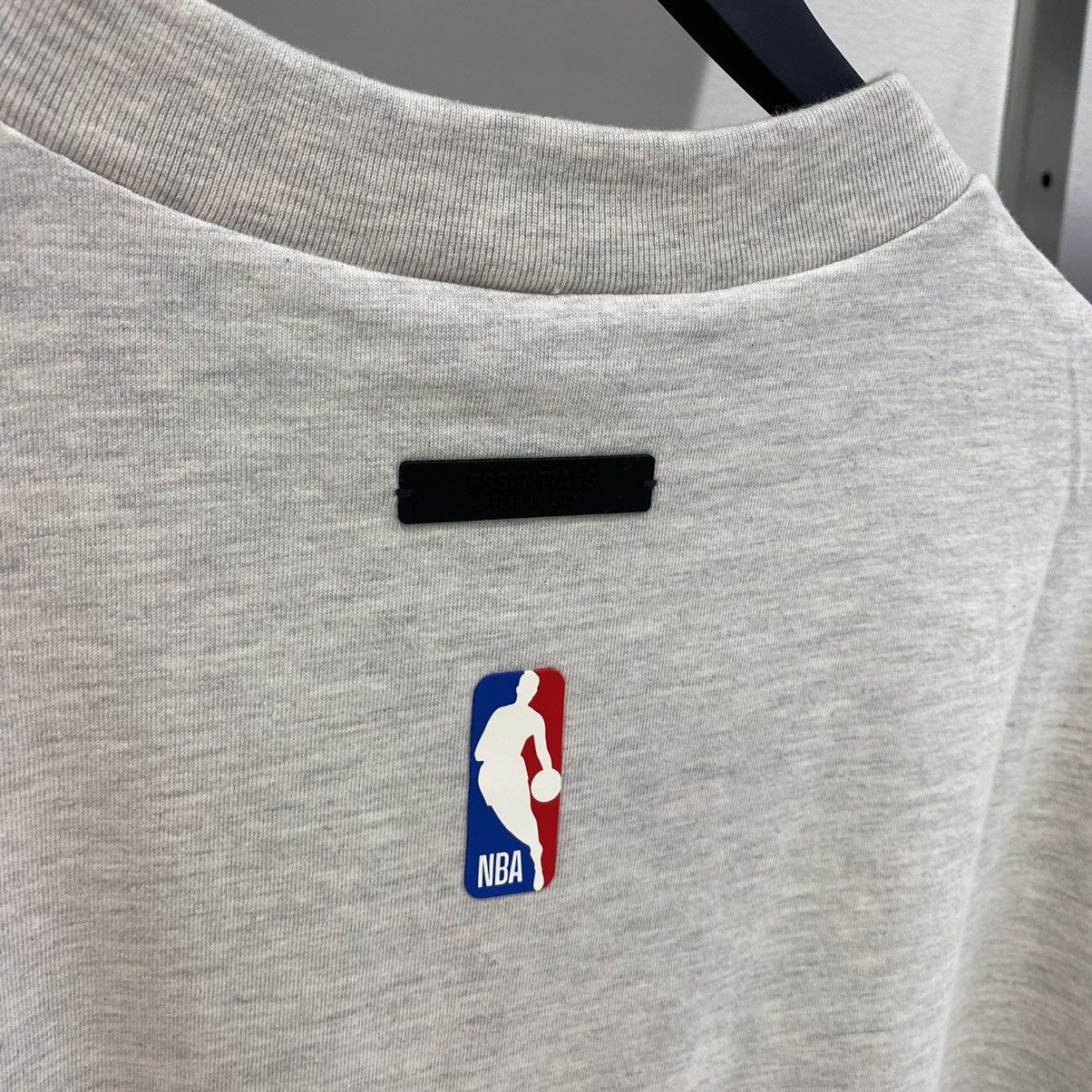 Essentials × NBA Fear of God Essentials x NBA Hawks Tee Light Heather Grey Size US XS / EU 42 / 0 - 4 Thumbnail