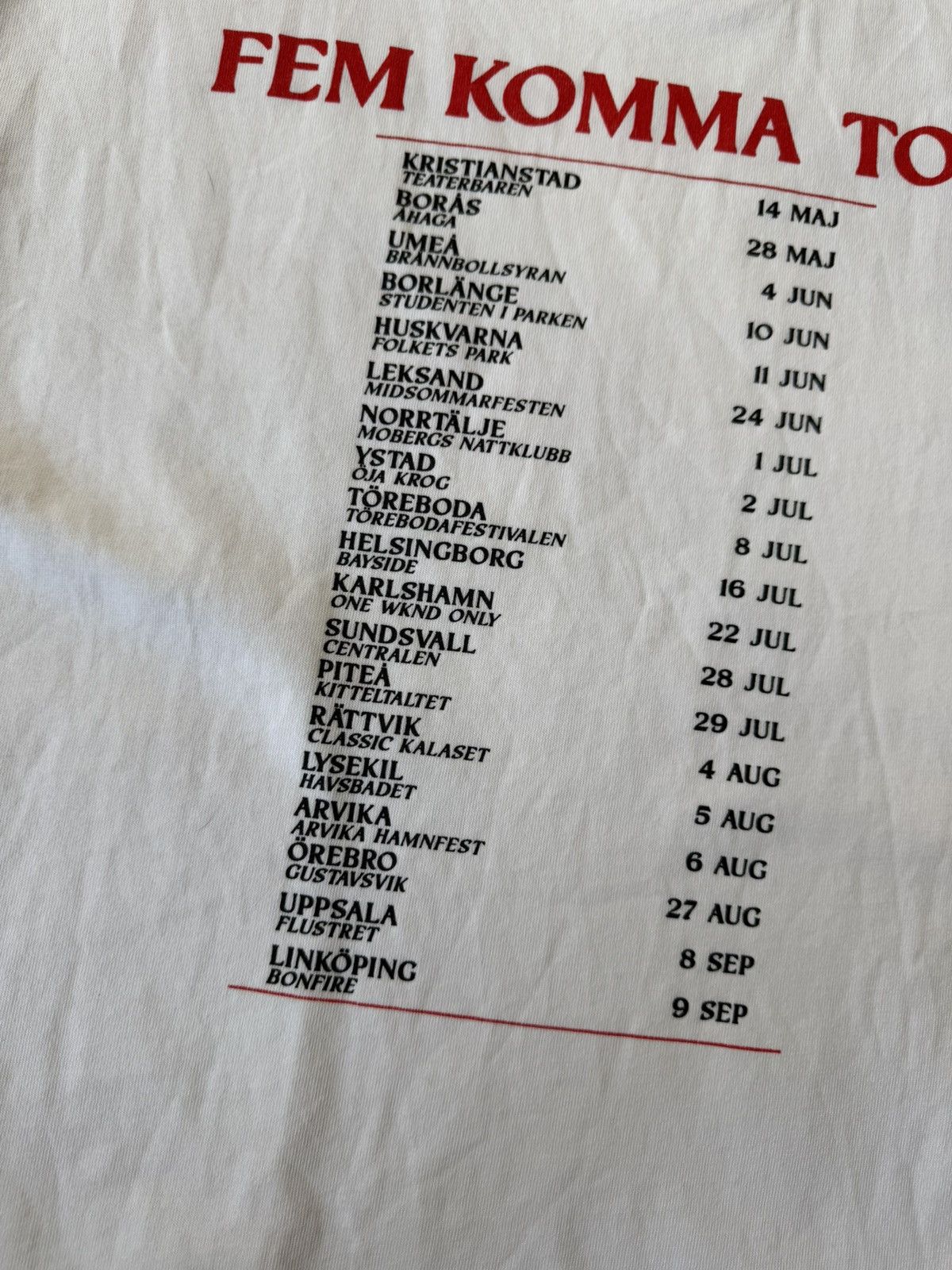 Band Tees Bolaget Records “Fem Komma Tour” 2023 Concert T-Shirt White Size US S / EU 44-46 / 1 - 20 Thumbnail