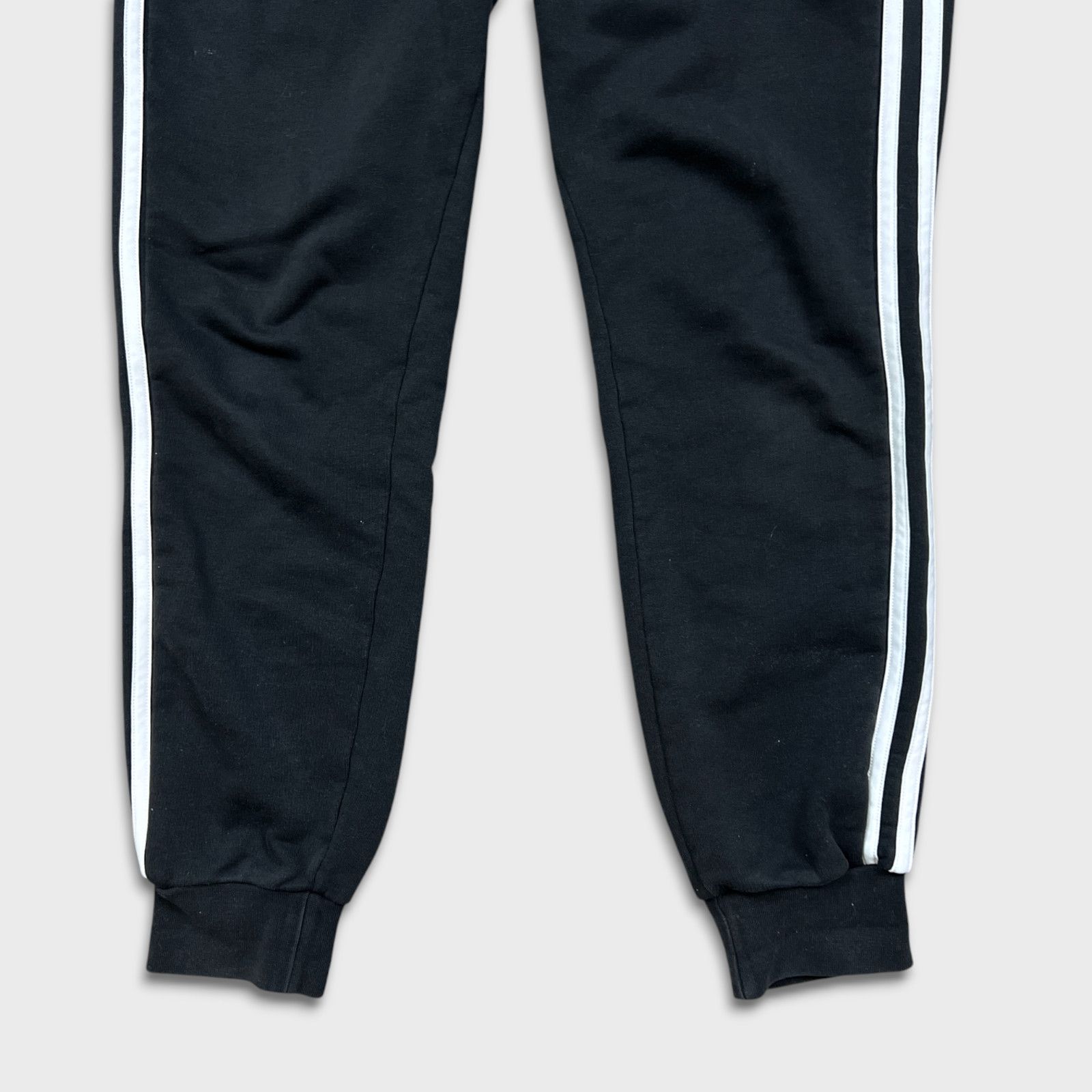 Adidas × Vintage Adidas Sweatpants Small Essentials 3 Stripe Taper Leg Jogger Size US 30 / EU 46 - 4 Thumbnail