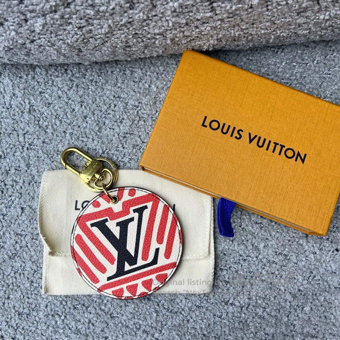 Louis Vuitton Louis Vuitton Fashionable, trendy keychain| Size ONE SIZE - 1 Thumbnail