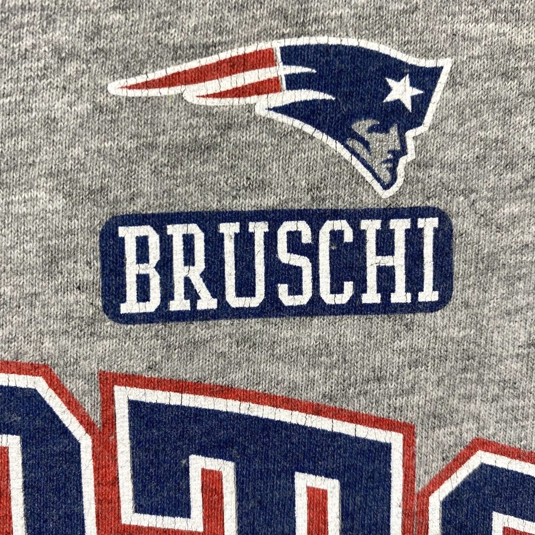NFL VINTAGE New England Patriots T-Shirt Unisex Adult L Gray Graphic Print 90s Y2K NFL Teddy Bruschi Patriots Mens Womens Size US L / EU 52-54 / 3 - 6 Thumbnail