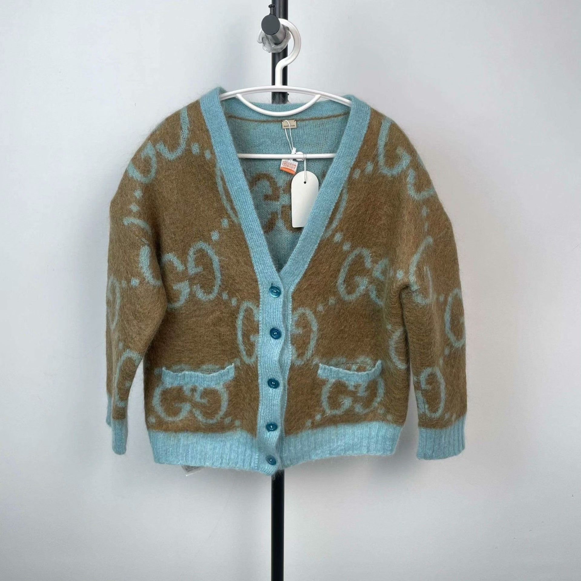 Gucci Gucci Blue Sweater M Women Size M / US 6-8 / IT 42-44 - 1 Thumbnail