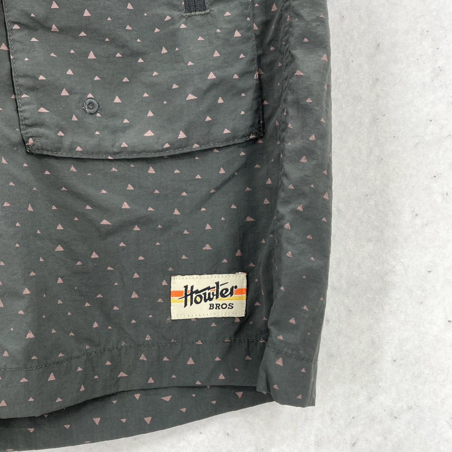 Triangl Howler Bros Shorts Mens 30 Green Triangle Print Nylon Elastic Belted Outdoor Zip Cargo Regular Mens Size US 30 / EU 46 - 3 Thumbnail