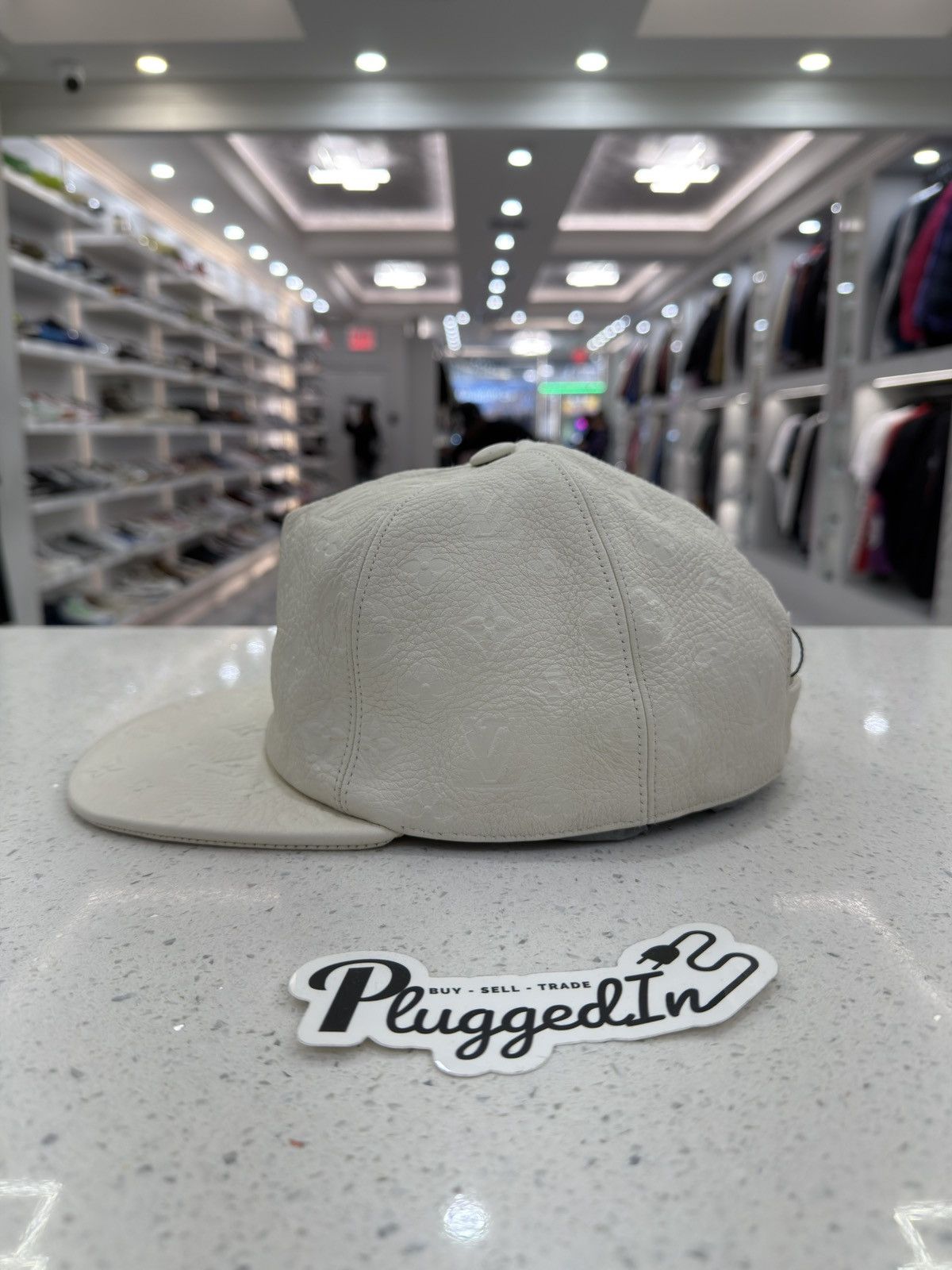 Louis Vuitton Louis Vuitton White Taurillon Monogram Hat Size ONE SIZE - 2 Thumbnail