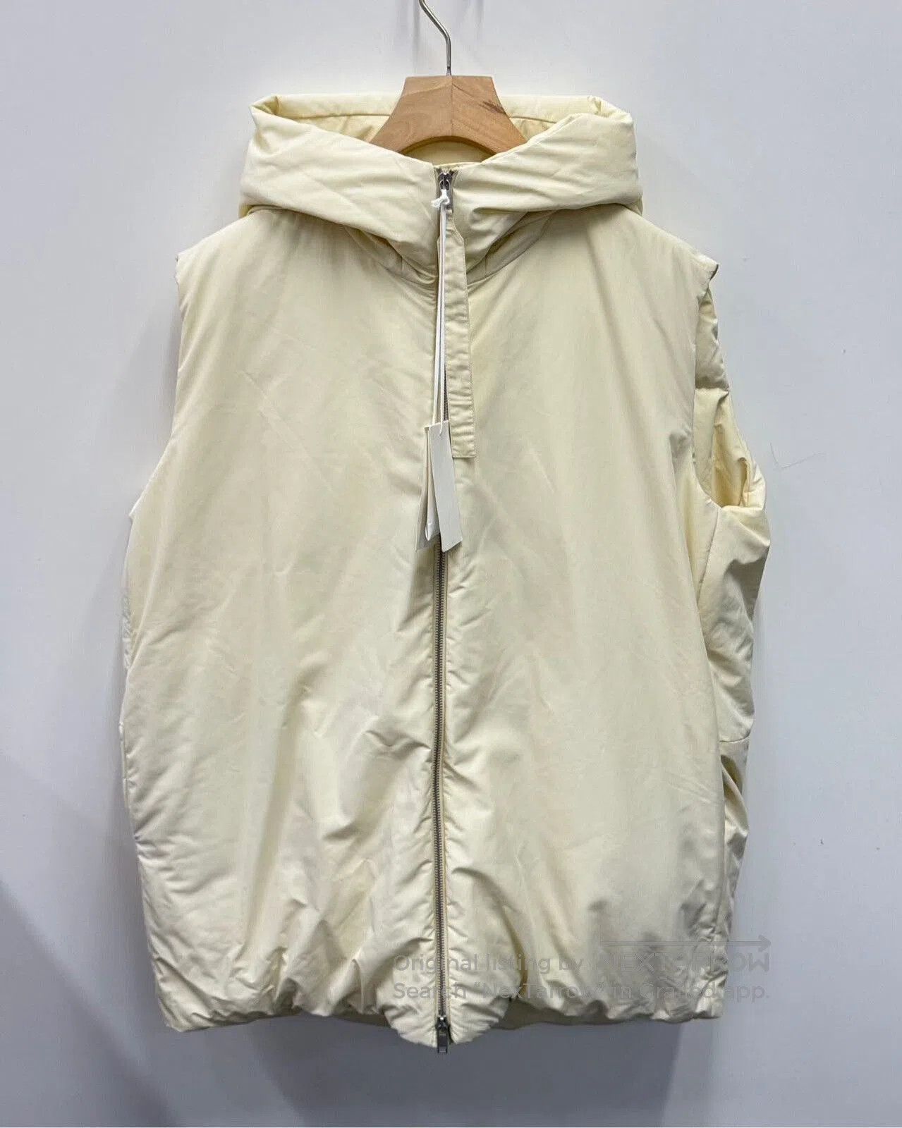 Jil Sander Jil Sander Hooded Down Vest in Beige. Size XS / US 0-2 / IT 36-38 - 1 Thumbnail