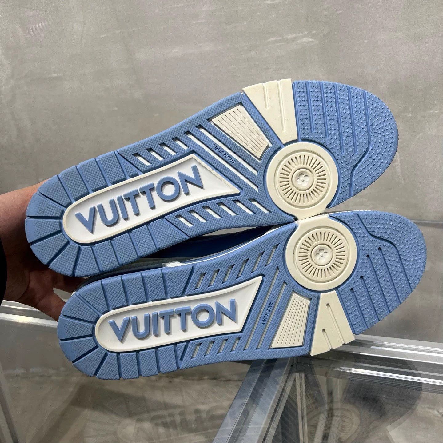 Louis Vuitton LV Trainer white blue UK8/42 Size US 9 / EU 42 - 7 Thumbnail