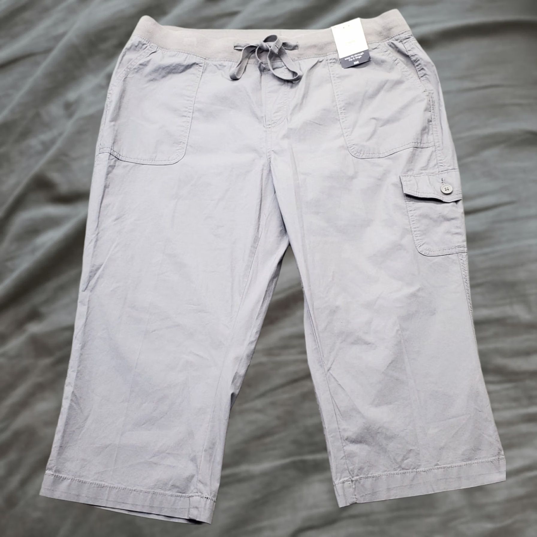 Vintage St. John's Bay Womens 0X Gray Capri Cargo Pants Stretch Mid Rise Drawstring Waist Pant Capris Size 40" / US 18 - 1 Thumbnail