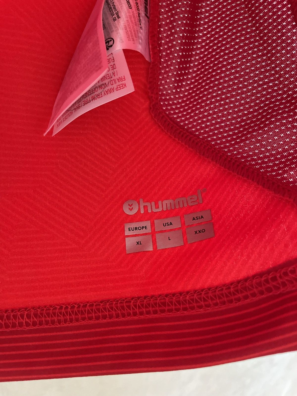 Hummel Denmark Home football shirt 2018/2019 Jersey Soccer Hummel Size US L / EU 52-54 / 3 - 5 Thumbnail