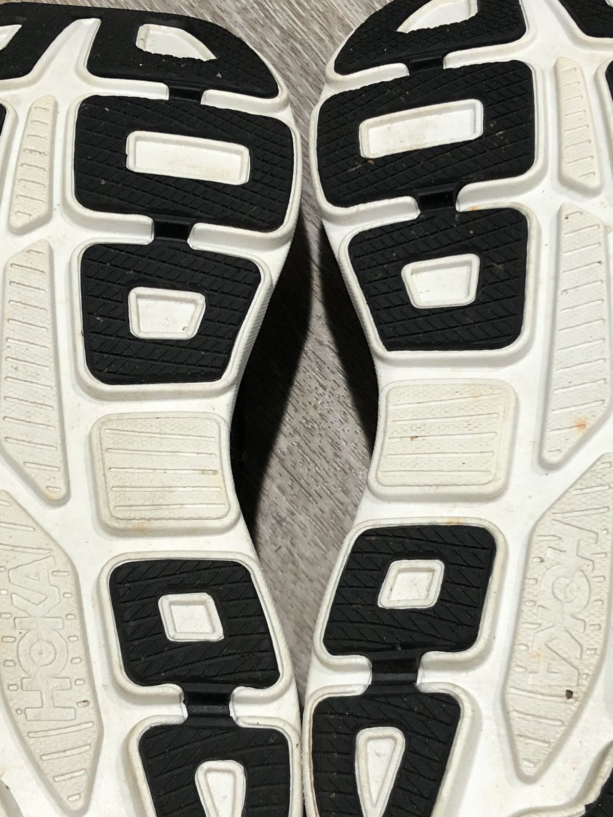 Hoka Hoka Bondi 9 Shoes Womens Size 7 Black White Running Sneaker Size US 7 / IT 37 - 10 Thumbnail