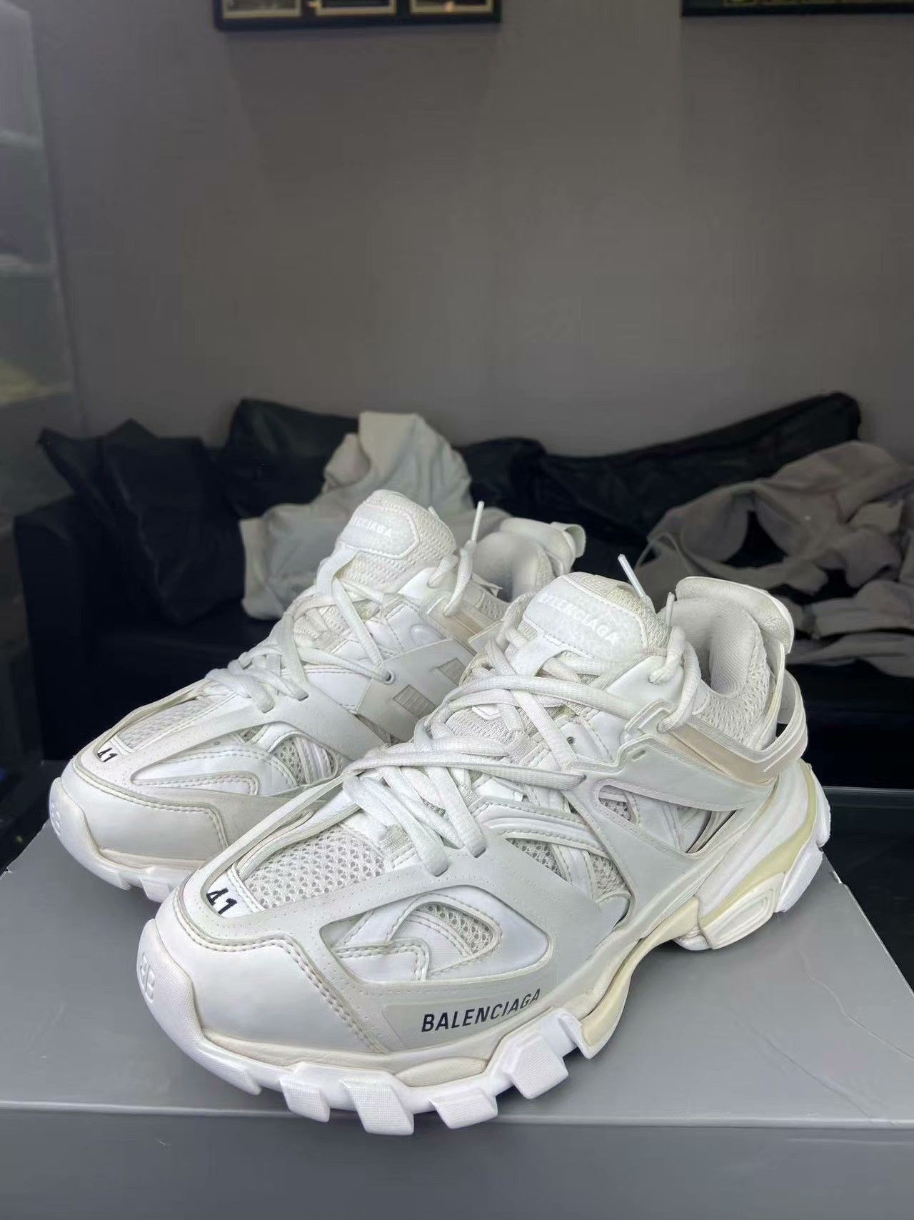 Balenciaga Balenciaga Distressed White Lowtop Sneakers 8.5 Men Size US 8.5 / EU 41-42 - 1 Thumbnail