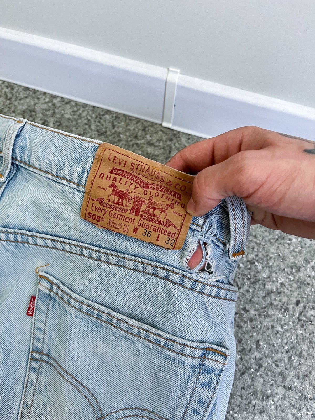 Levi's × Levi's Vintage Clothing VINTAGE 90’s 505 LEVI’s MADE IN USA DISTRESSED W36 L32 Size US 36 / EU 52 - 5 Thumbnail