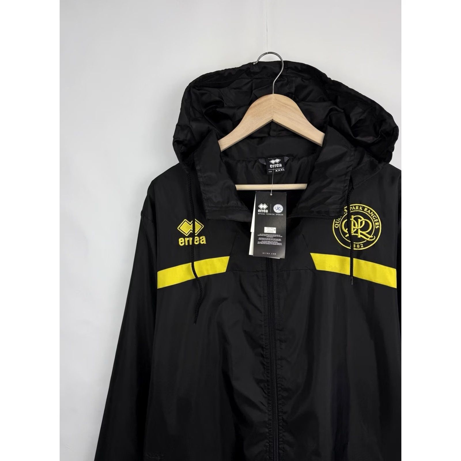 Errea VINTAGE? No, NWT Erreà Queens Park Rangers QPR Windbreaker Jacket 3XL Black Mens Jacket Windbreaker QPR Football Fans Mens 3XL Size US XXL / EU 58 / 5 - 4 Thumbnail