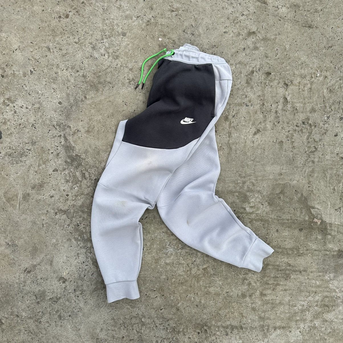 Nike Vintage Nike Tech Fleece Joggers Pants Y2K 00s USA Size S Size US 30 / EU 46 - 1 Thumbnail