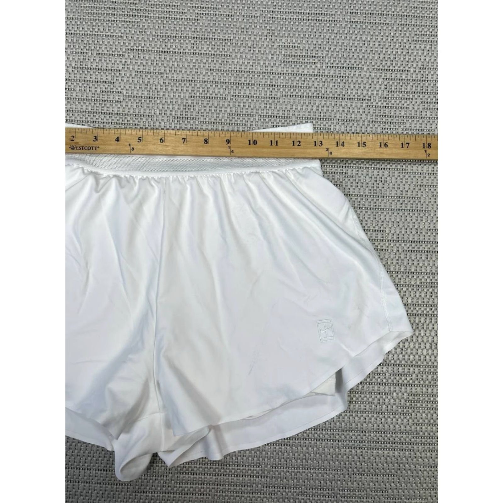 Nike Nike Athletic Short Women Small White Stretch Dri Fit High Rise Moisture Wicking Size 28" / US 6 / IT 42 - 3 Thumbnail