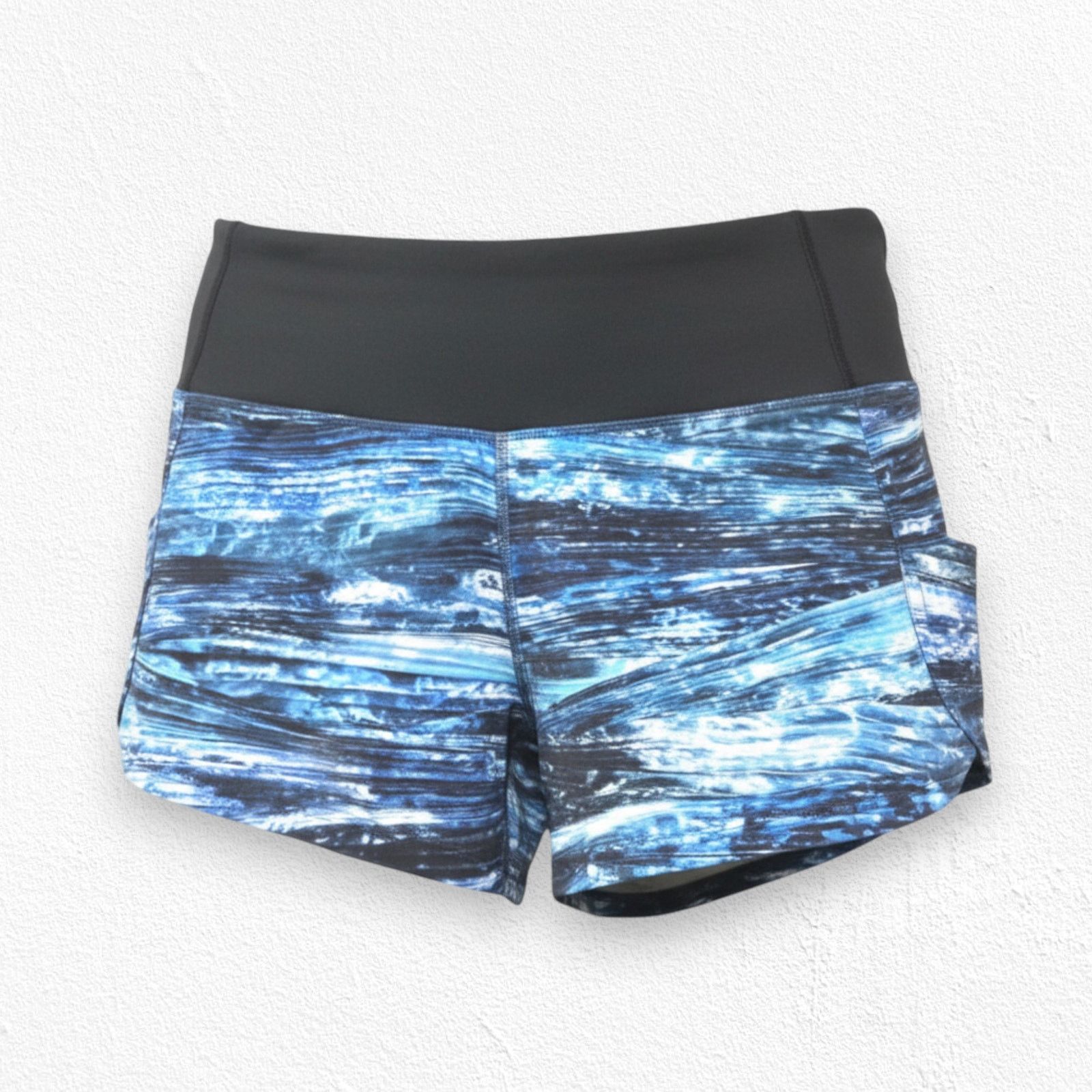 Lululemon Lululemon Shorelines Run Times 4 Inch Shorts Size 4 Size 27" / US 4 / IT 40 - 1 Thumbnail