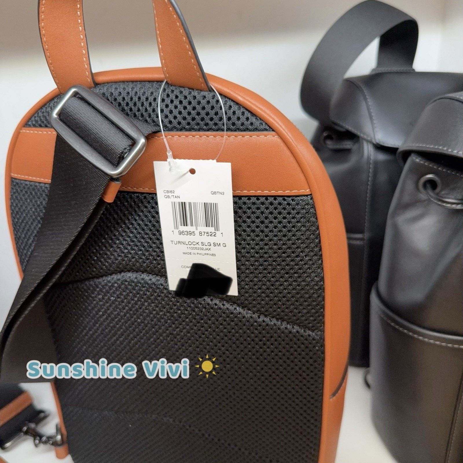 Coach NWT Coach Turnlock Sling Pack Smooth Grain leather Tan CBI62 Size ONE SIZE - 3 Thumbnail